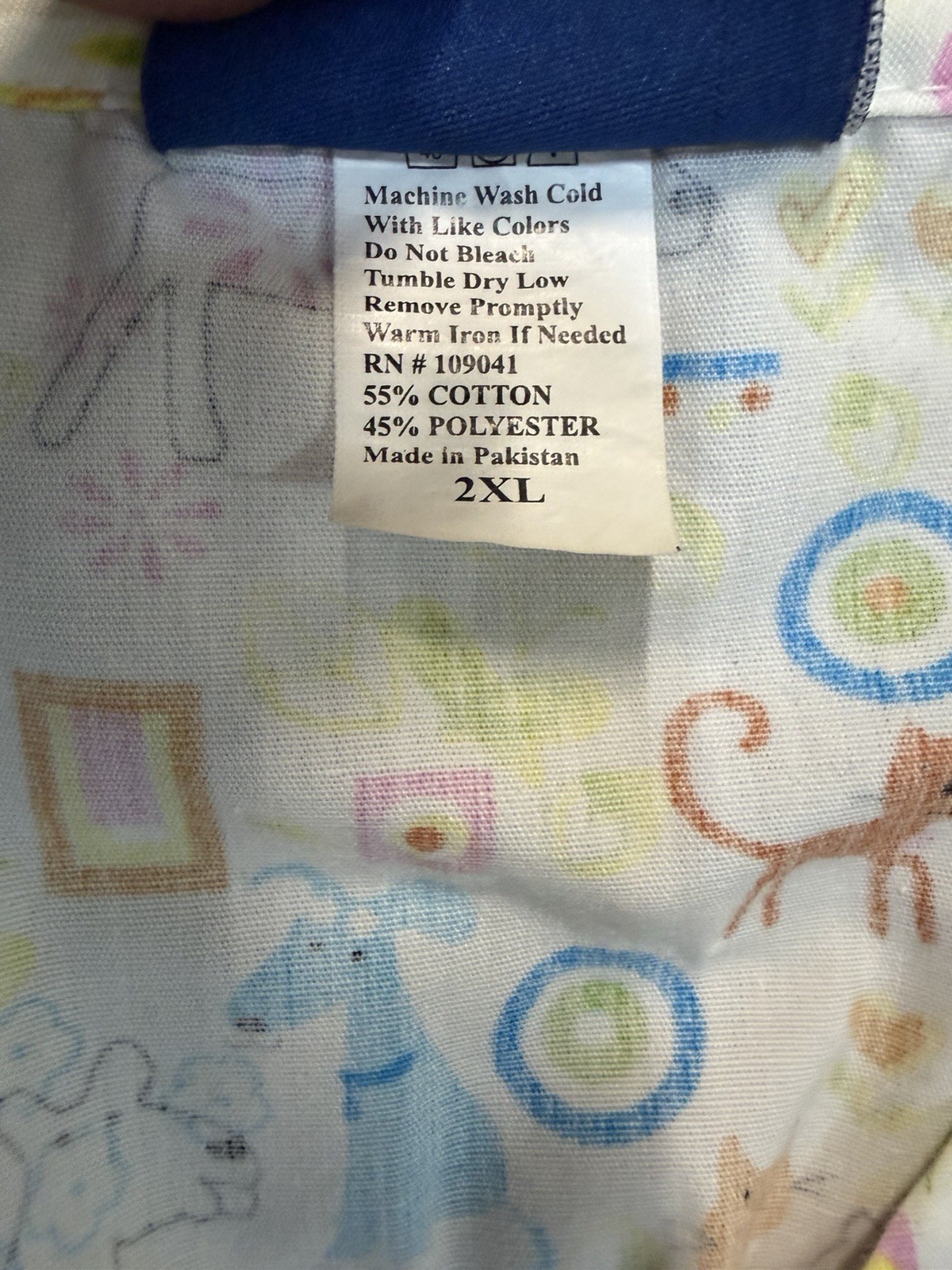 Women’s Plus 2XL V-Neck Short Sleeve Cats and Dogs Print Smocked Top Scrubs
