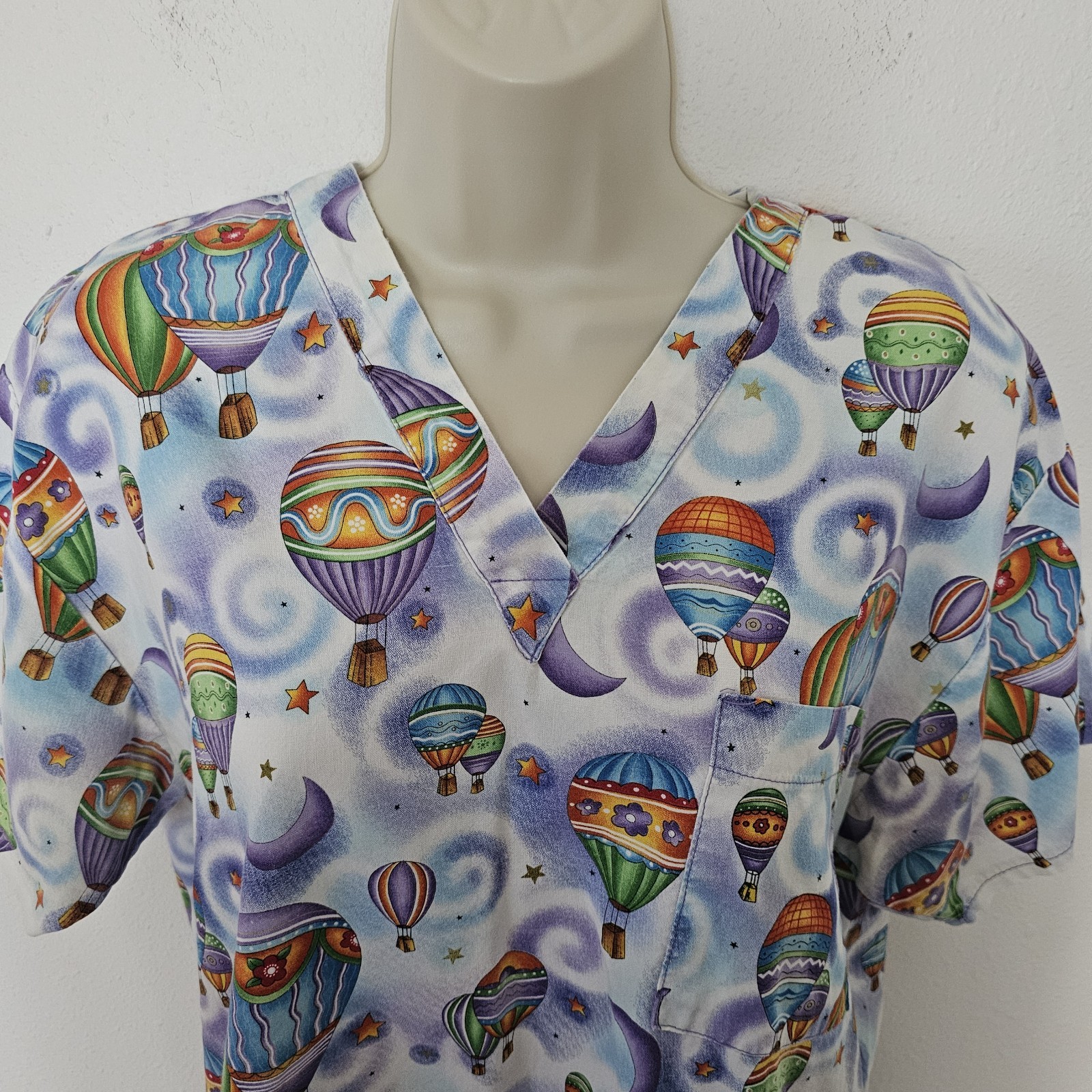 VTG Peaches Scrub Top Hot Air Balloons Purple Celestial Stars Half Moons Size S