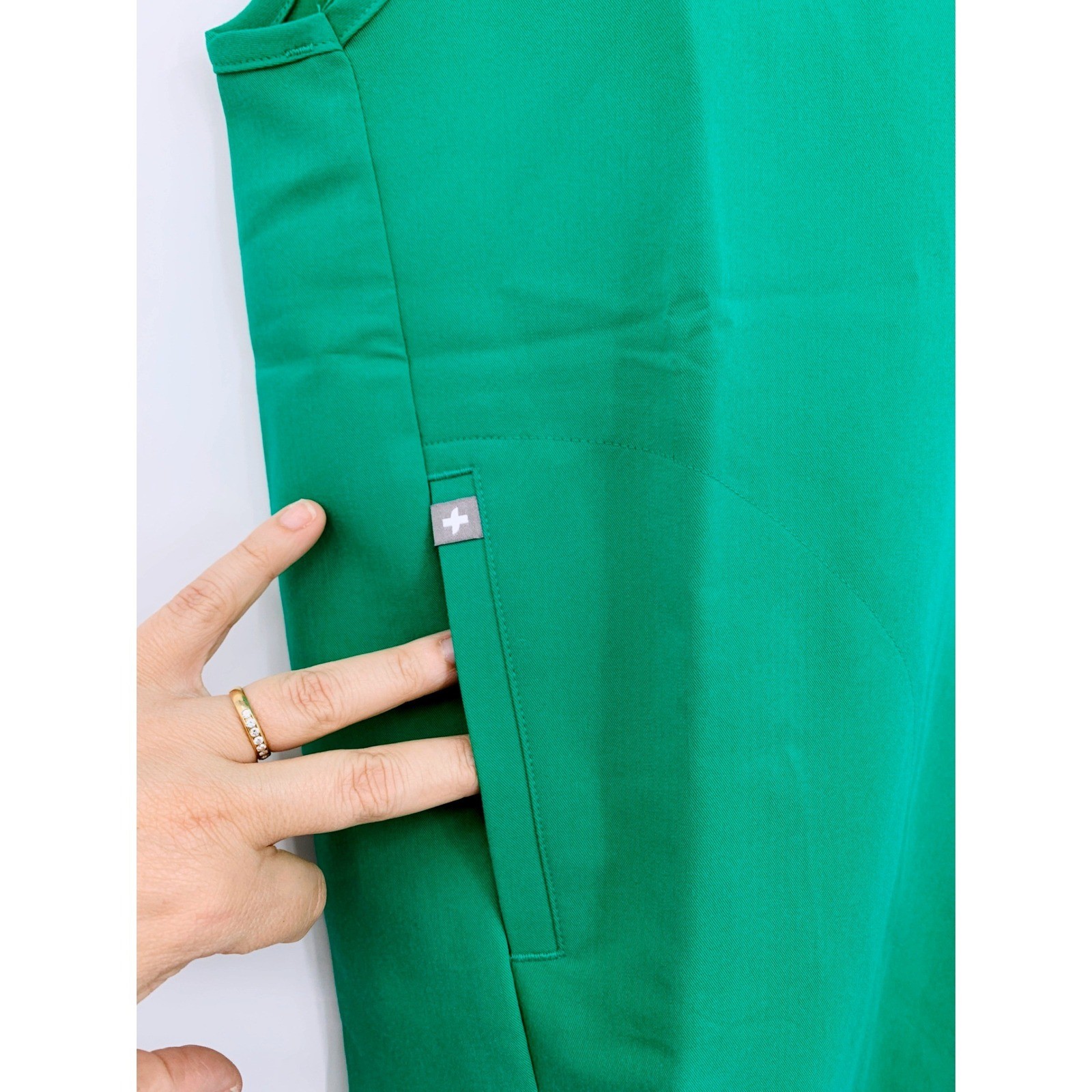 FIGS Rafaela Oversized Scrub Top Womens XS Green Sleeveless V-Neck Medical NEW