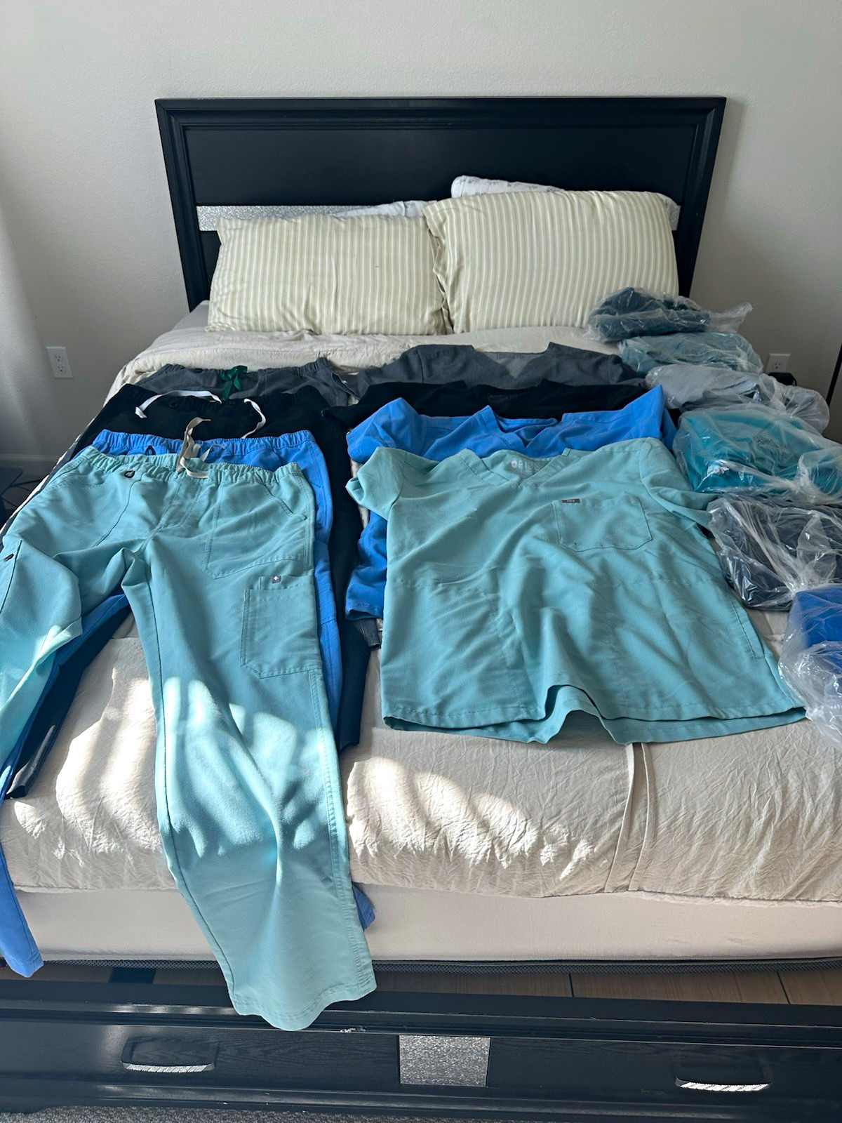Unisex Medical Scrub Set Top & Pants Blue Solid Pattern Scrubs Uniform