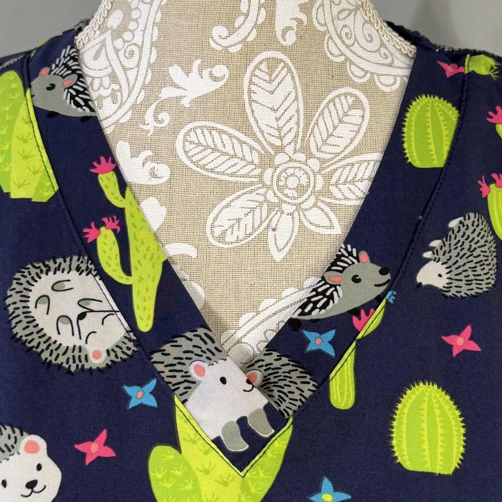 GT Performance Scrub Top Large Hedgehogs & Cactus
