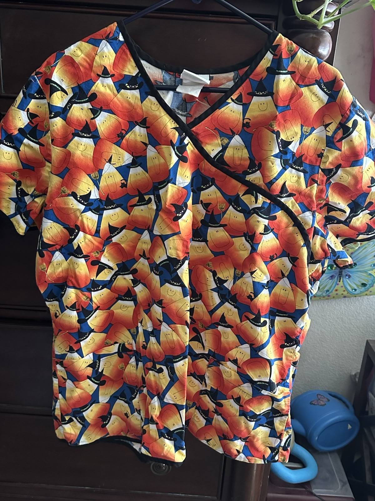 Peaches Women’s Medical Scrub Top V-Neck Wrap Patterned Multicolor