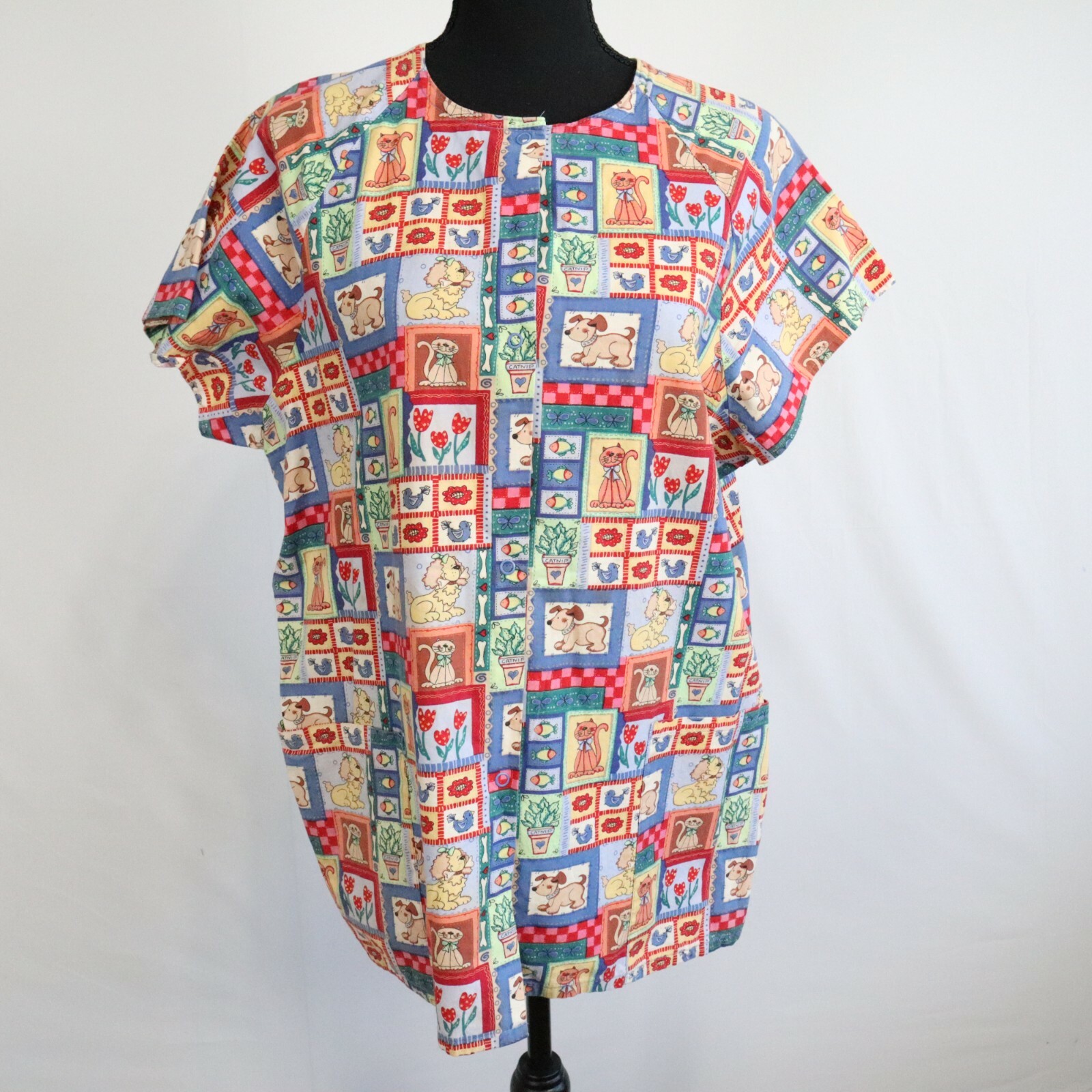 Life Scrub Top Womens Medium Medical Uniform Puppies Cats Flowers Short Sleeve