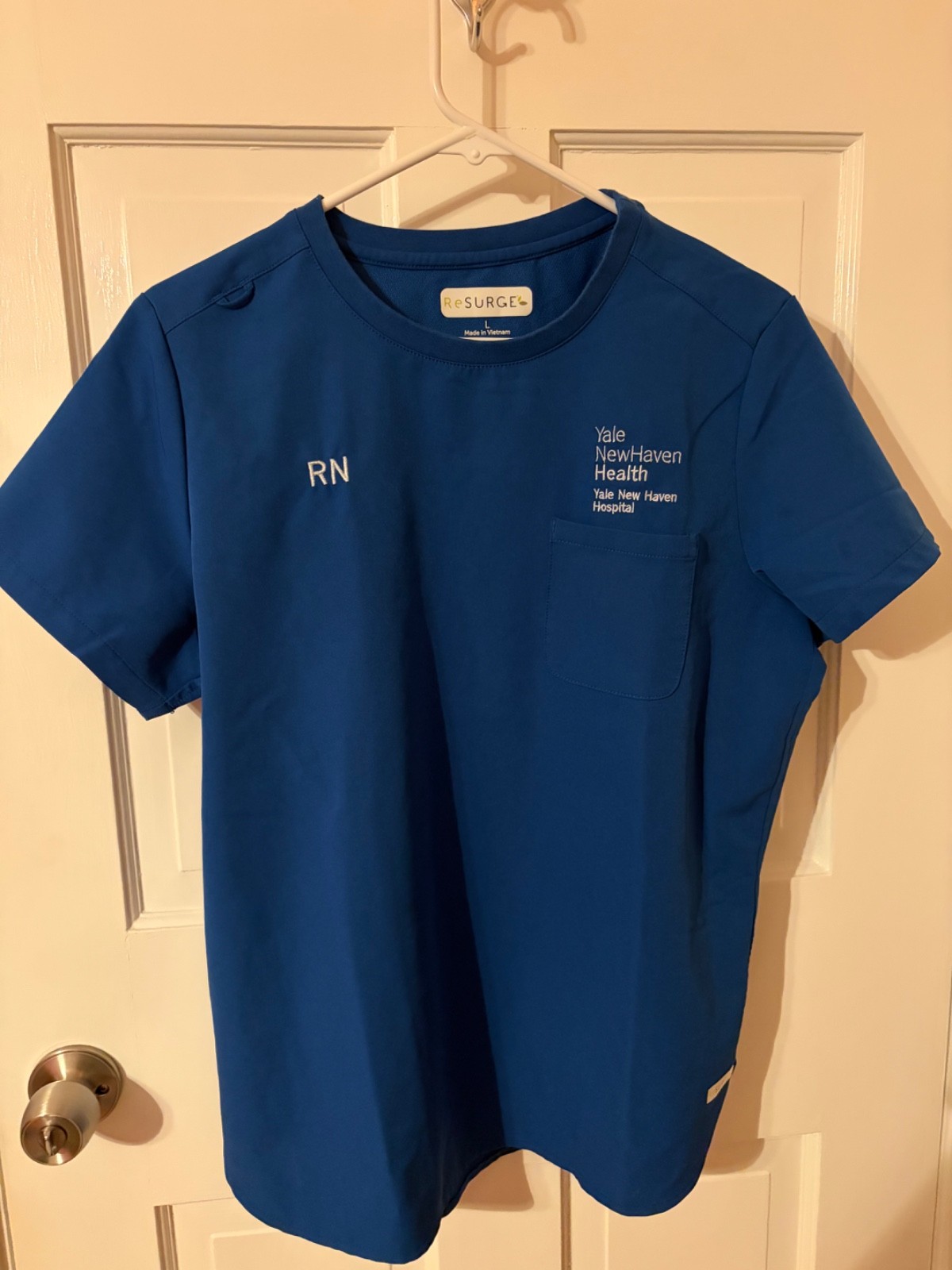 Yale NewHaven Health ReSURGE scrub top Large