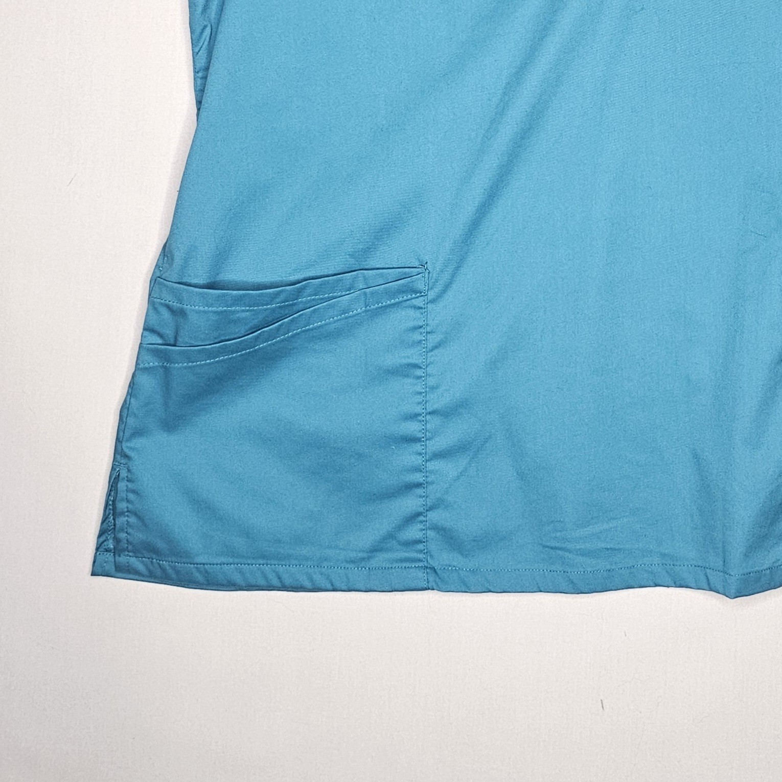 Butter-Soft Scrub Top Womens XL Solid Teal Turquoise Blue 4 Pockets Side Slits