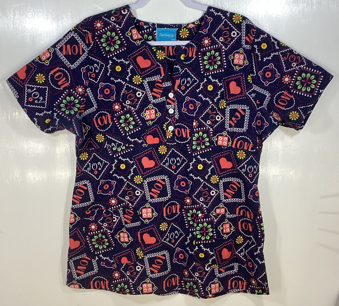 Scrub Top womens size M Medium (as measured) Love Hearts Flowers Joy Navy Blue