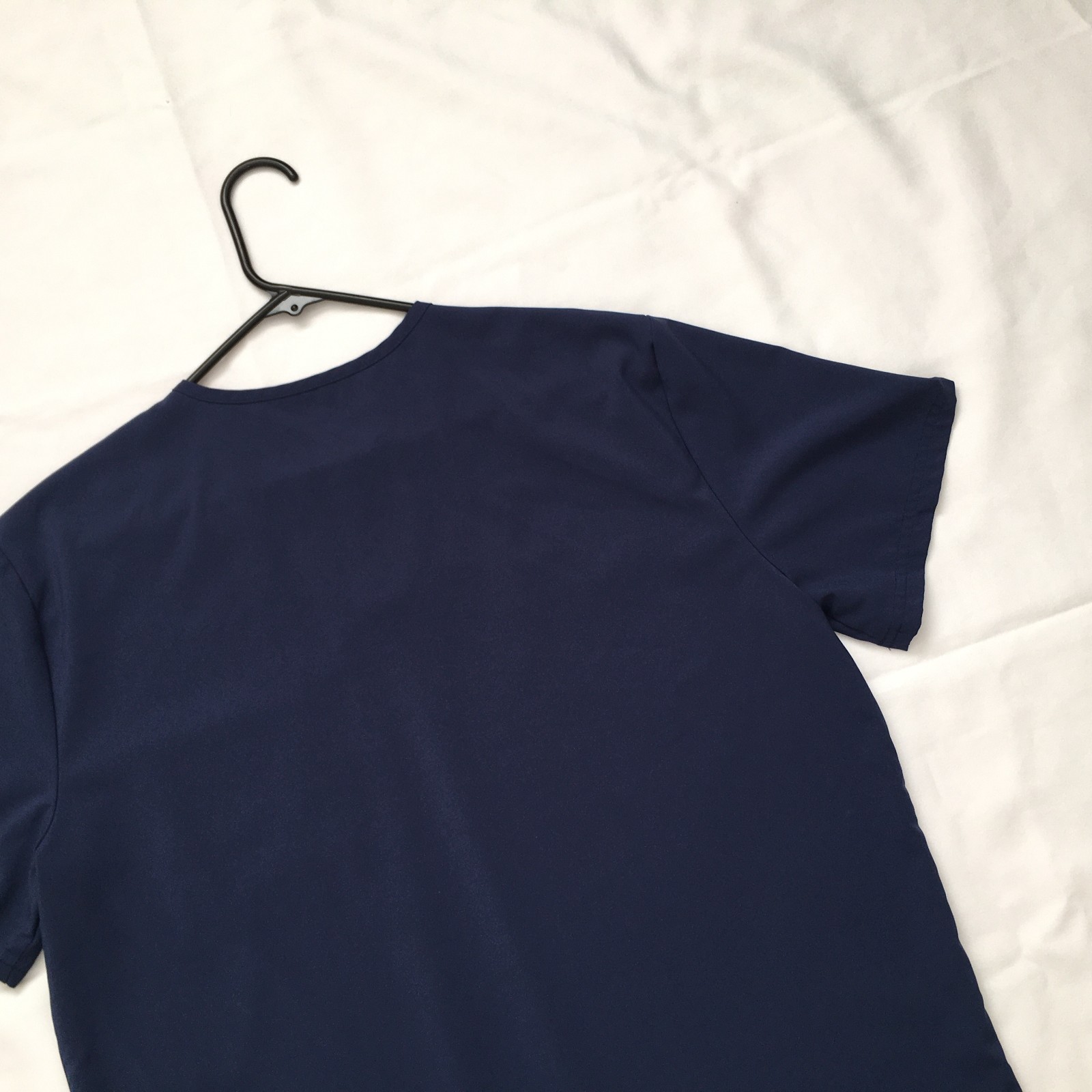 Easy Stretch Scrub Top M Navy Blue Chest Pocket Silky Feel V Neck Short Sleeve..