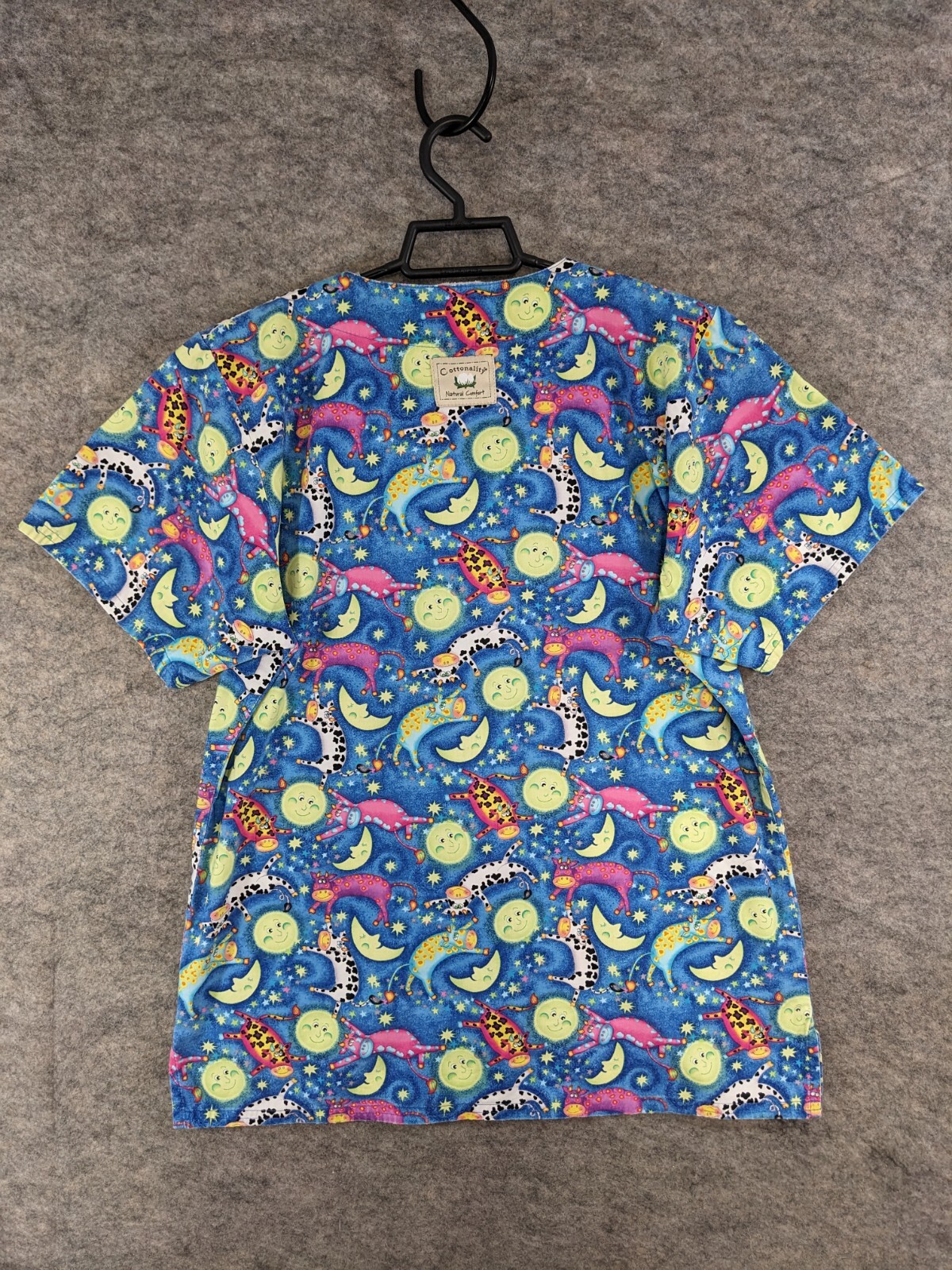 Cottonality Scrub Top Women Small Blue Yellow Hey Diddle Diddle Print Snap Front
