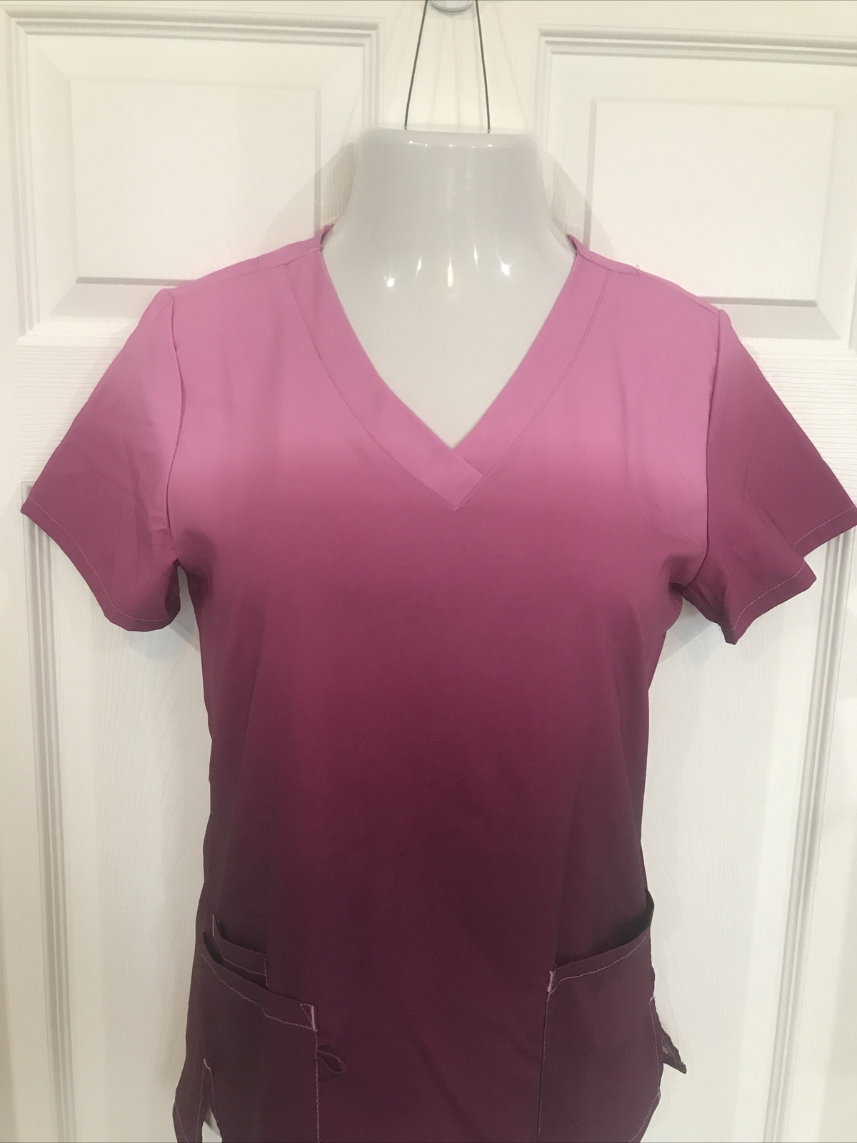 GT Performance Stretch V-Neck Scrub Top Ombre Pink Pockets Women’s S