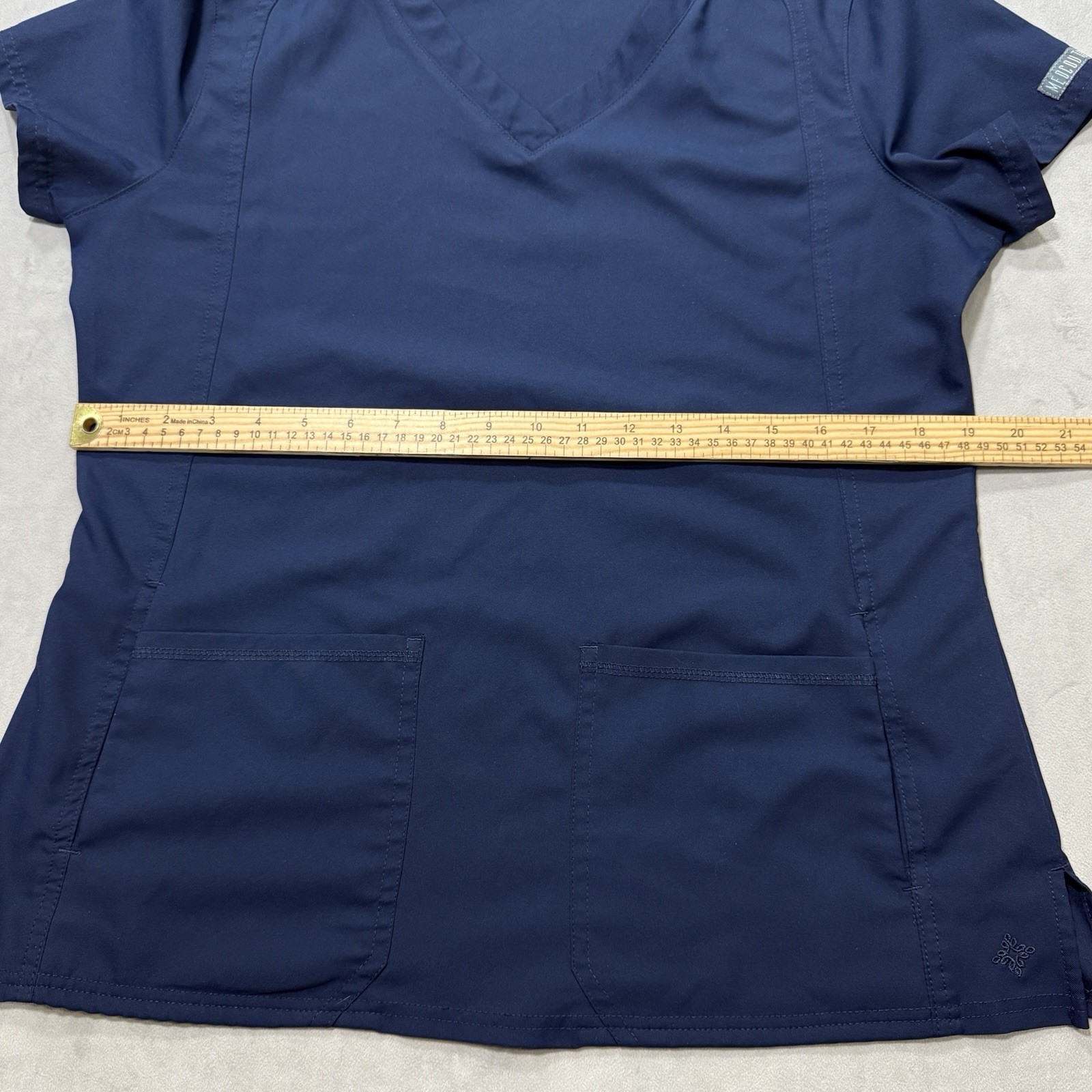 Med Couture Scrub Top Women’s Medium Navy Blue Polyester V Neck Pockets Nursing