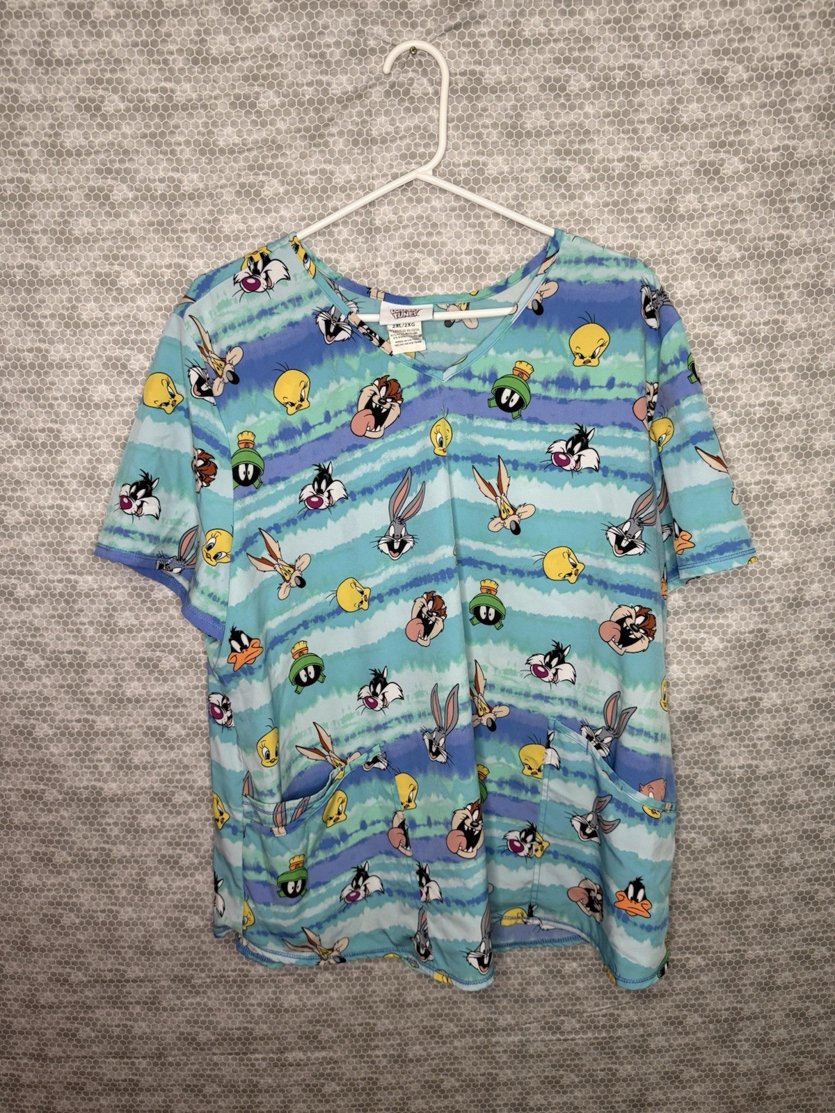 Looney Tunes Scrub Top Shirt Womens 2XL XXL Pockets Taz Bugs Bunny Tweety