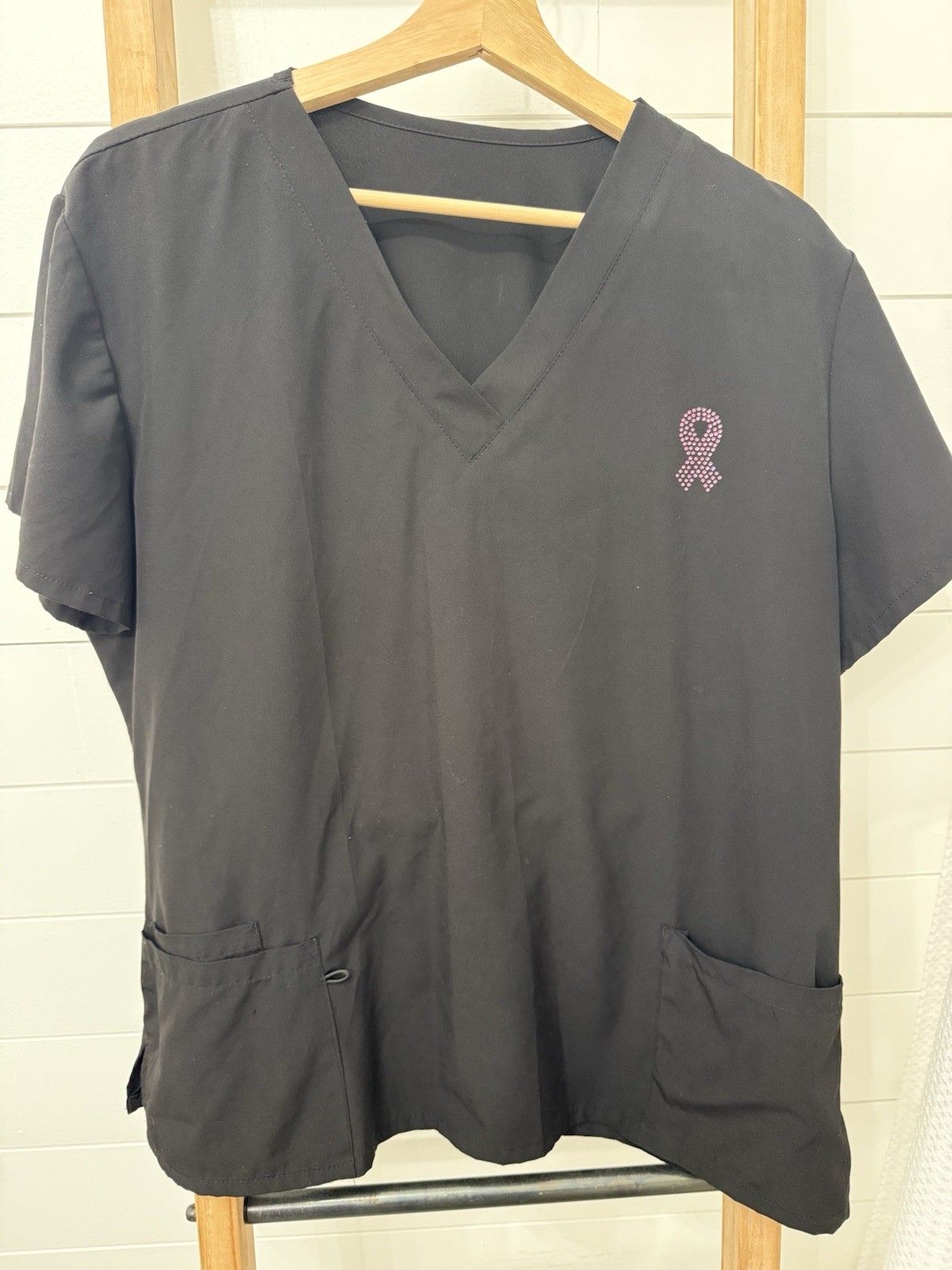 NWOT GT PERFORMANCE sz L Black Scrub Top * Pink Rhinestone Breast Cancer Ribbon