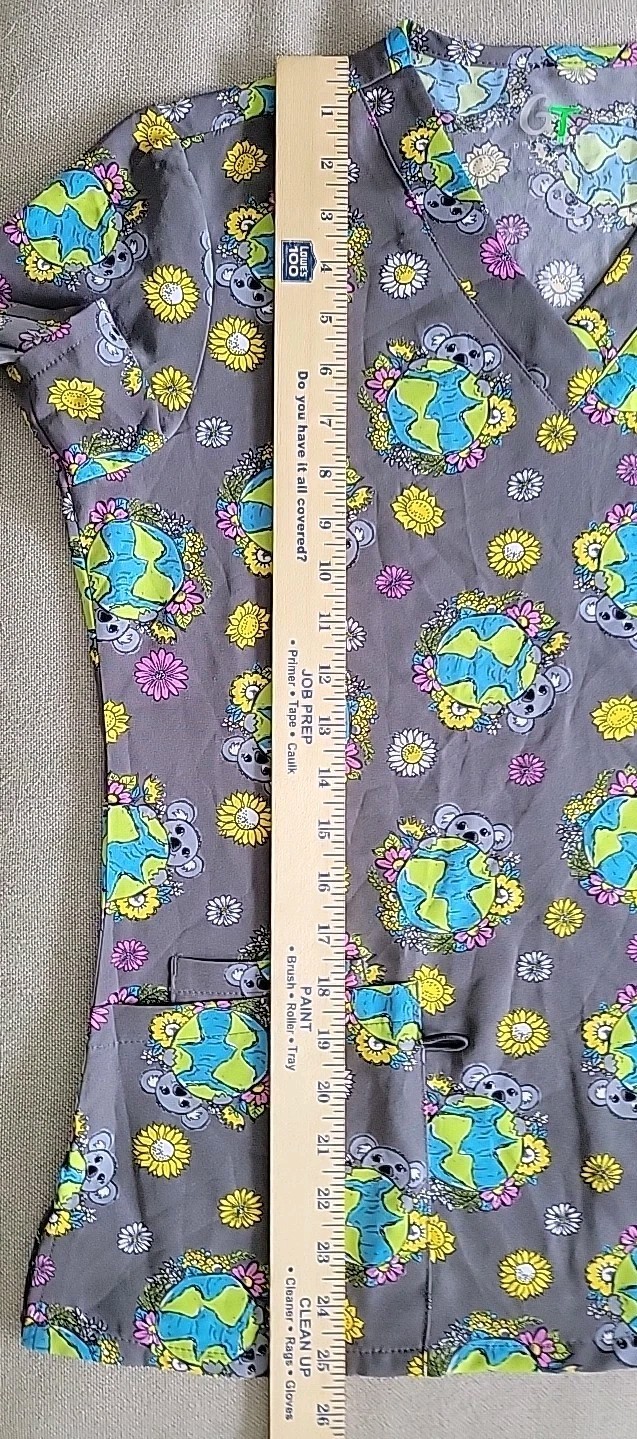 GT Performance Scrub Top Gray Koala Bear & Flowers Small NWT 3 Pockets & Loop