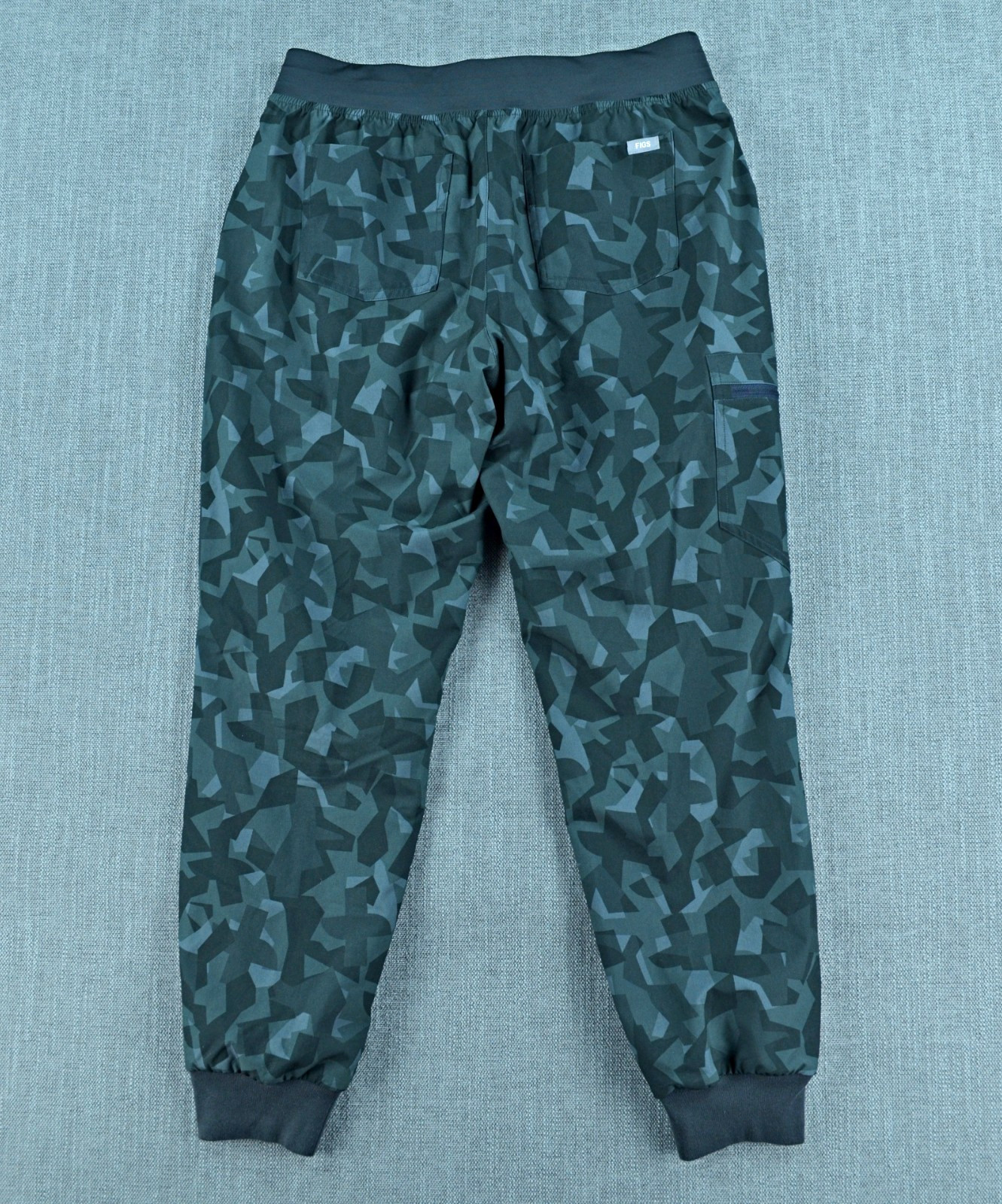 Figs Scrub Pants Women’s M Green – Gray Camo Zamora Lined Jogger