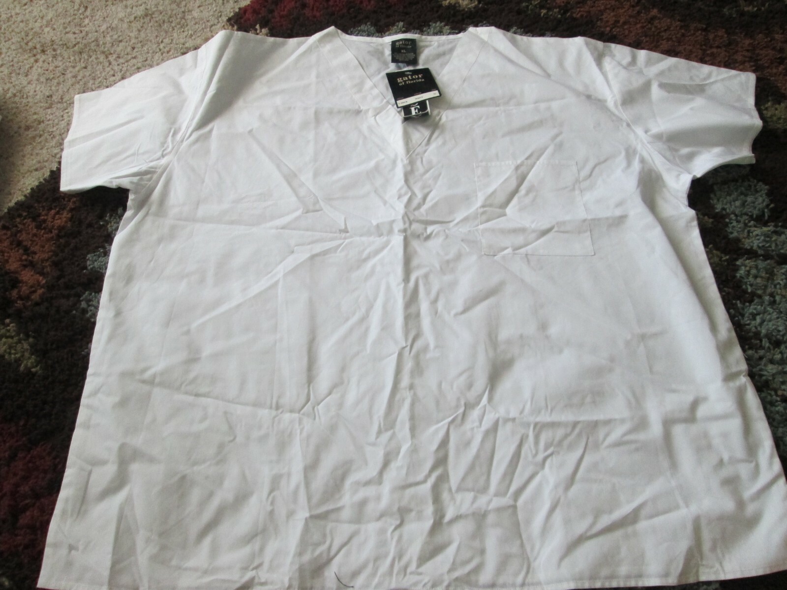 New NWT ~~GATOR OF FLORIDA WHITE V-NECK SCRUB TOP SZ XL ~UNISEX / MENS/ WOMENS