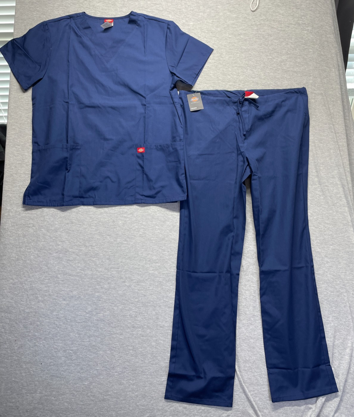 Dickies Top and Pant Medical Scrub Set Unisex Medium Navy Blue V Neck Drawstring