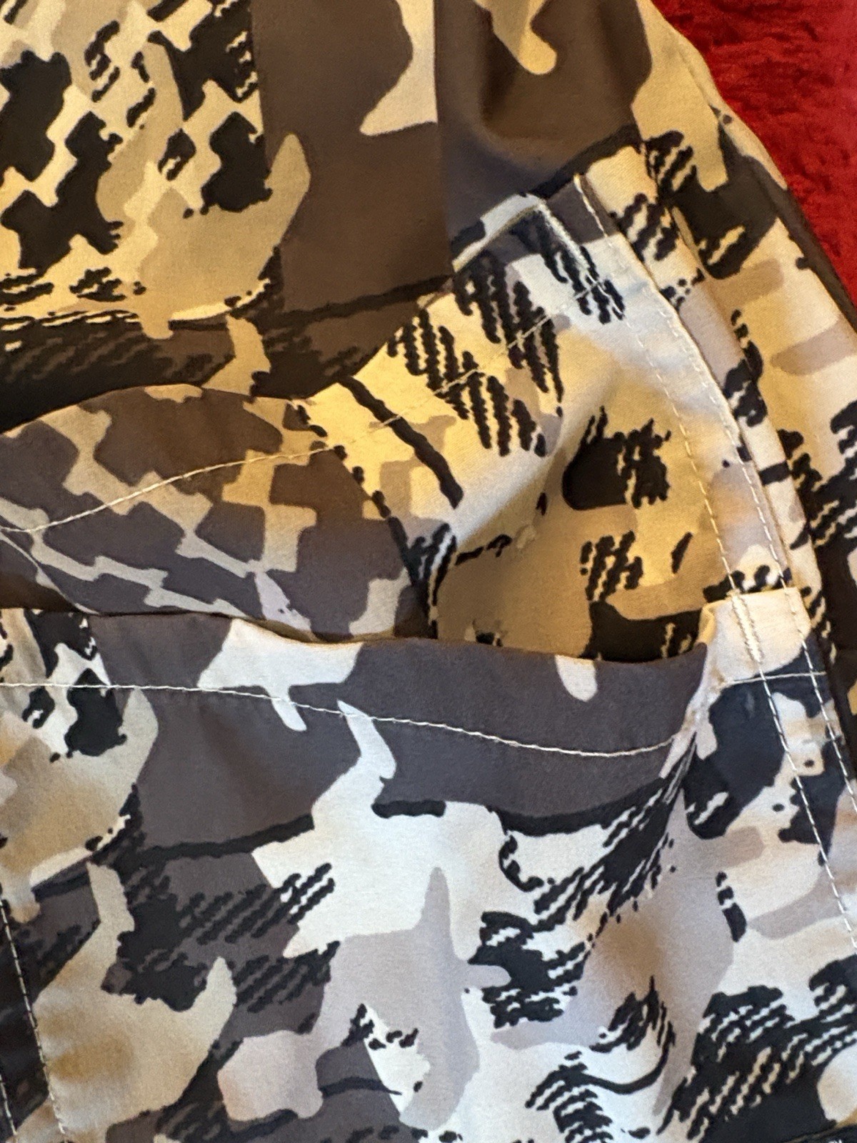 Grey’s Anatomy by Barco Women’s V-Neck Camo Scrub Top Poly/Spandex SZ M