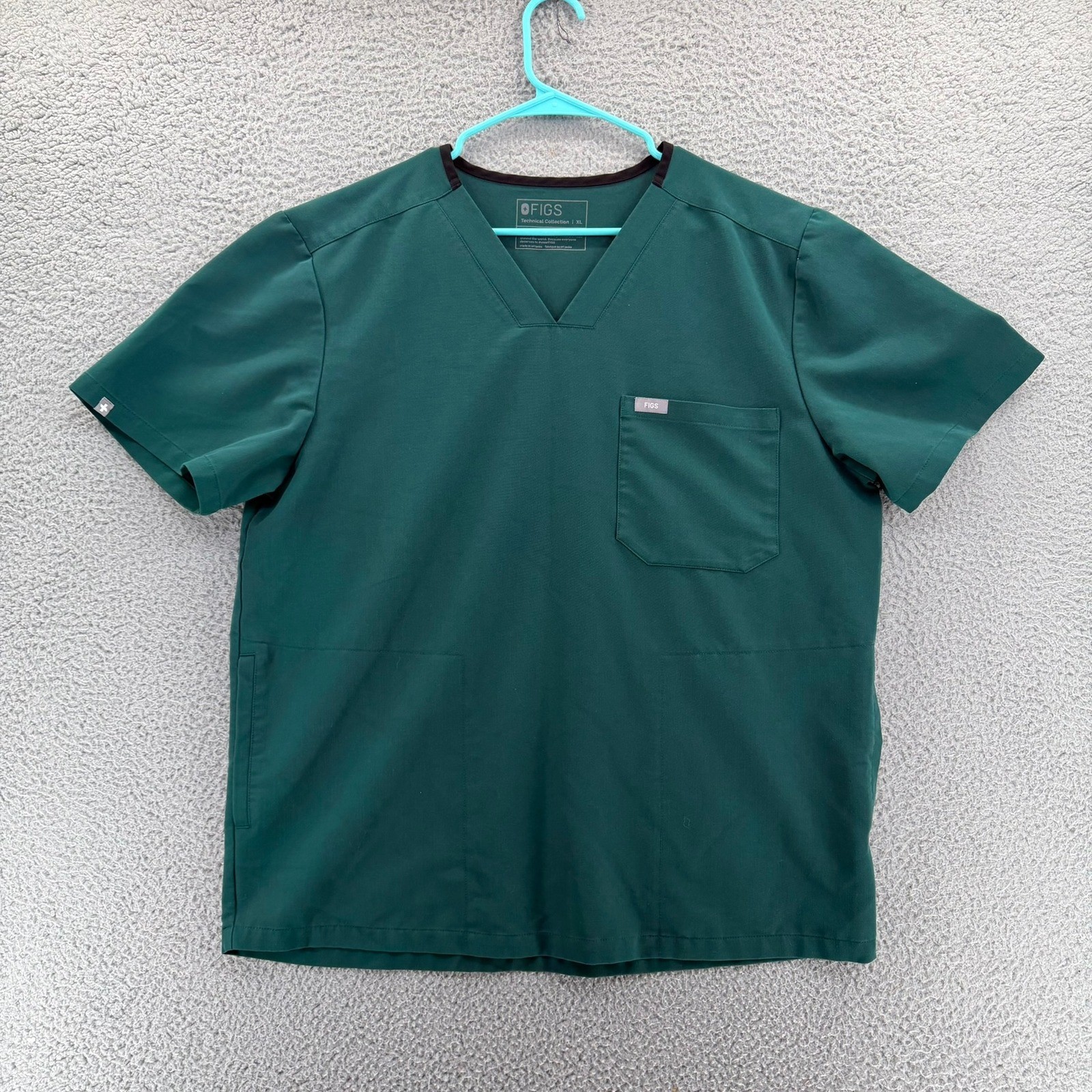 FIGS Technical Collection Scrub Top Mens XL Hunter Green V-Neck Leon 3-Pocket