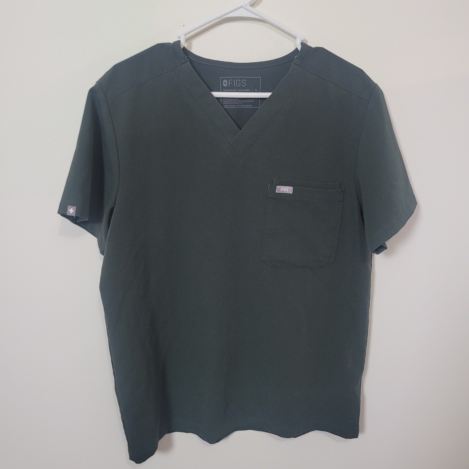FIGS Size M Leon Scrub Top Mens Hunter Green V-Neck Technical Collection FM1500