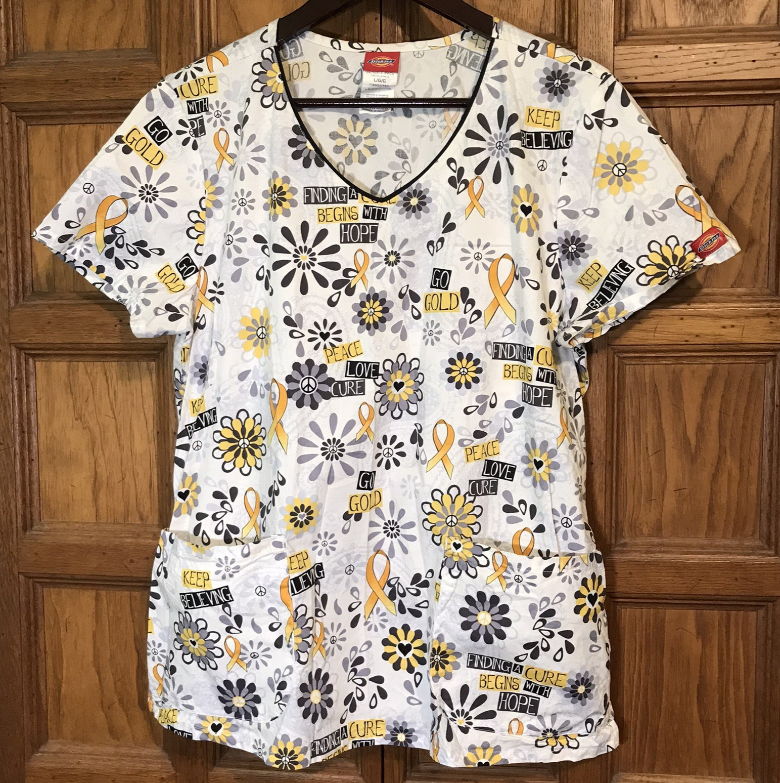 Dickies Cancer Cure Top Women’s L Multicolor Cotton Poly SS Pockets V-Neck Scrub