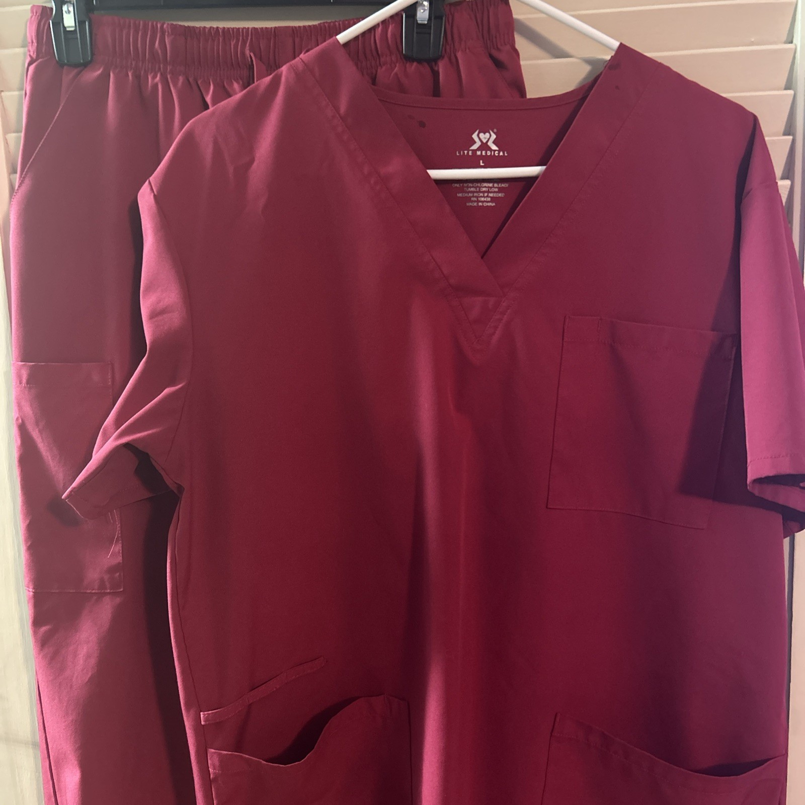 Light medical scrub set red size large
