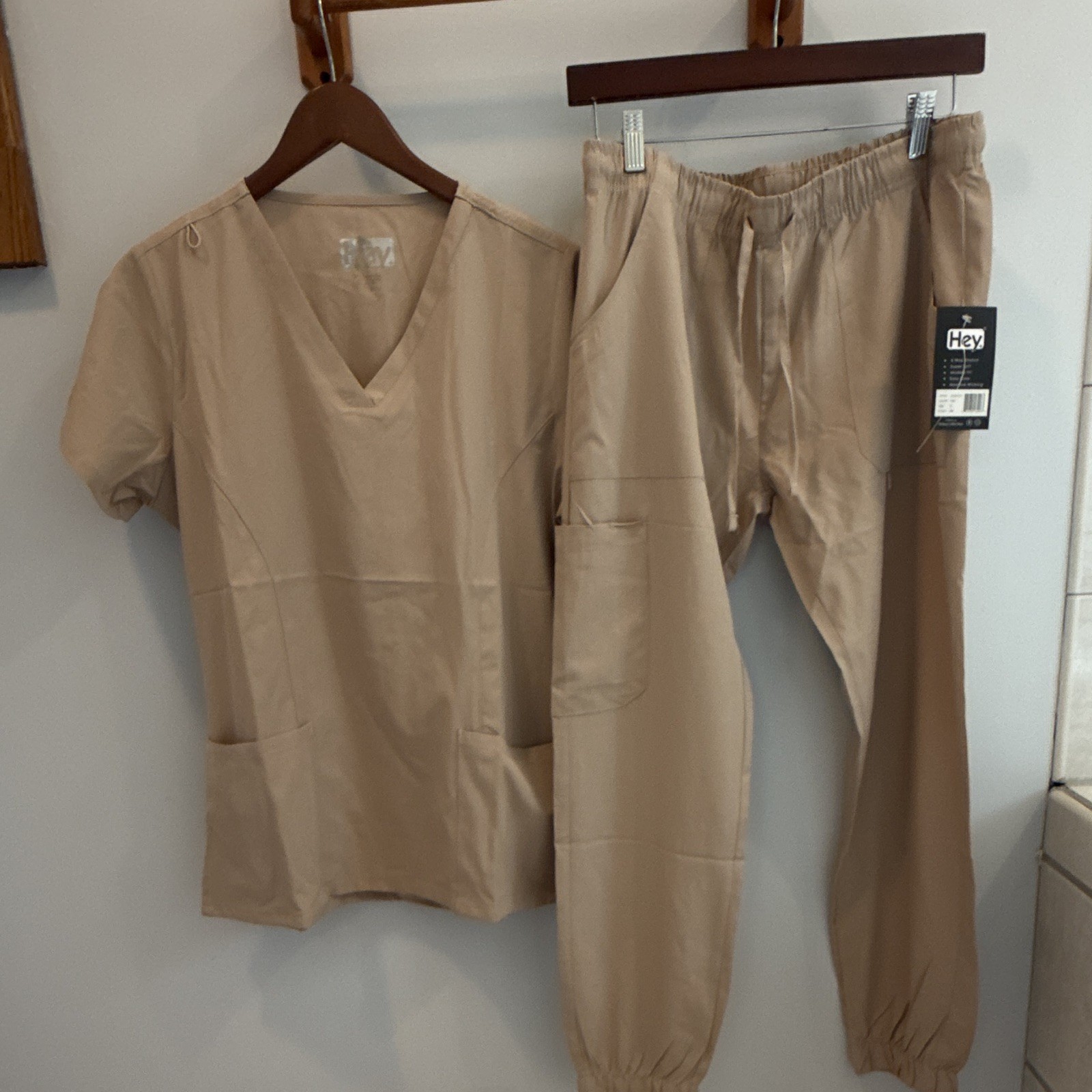 Hey+ Khaki Scrub Set Size M 4-Way Stretch Moisture Wicking Top & Jogger