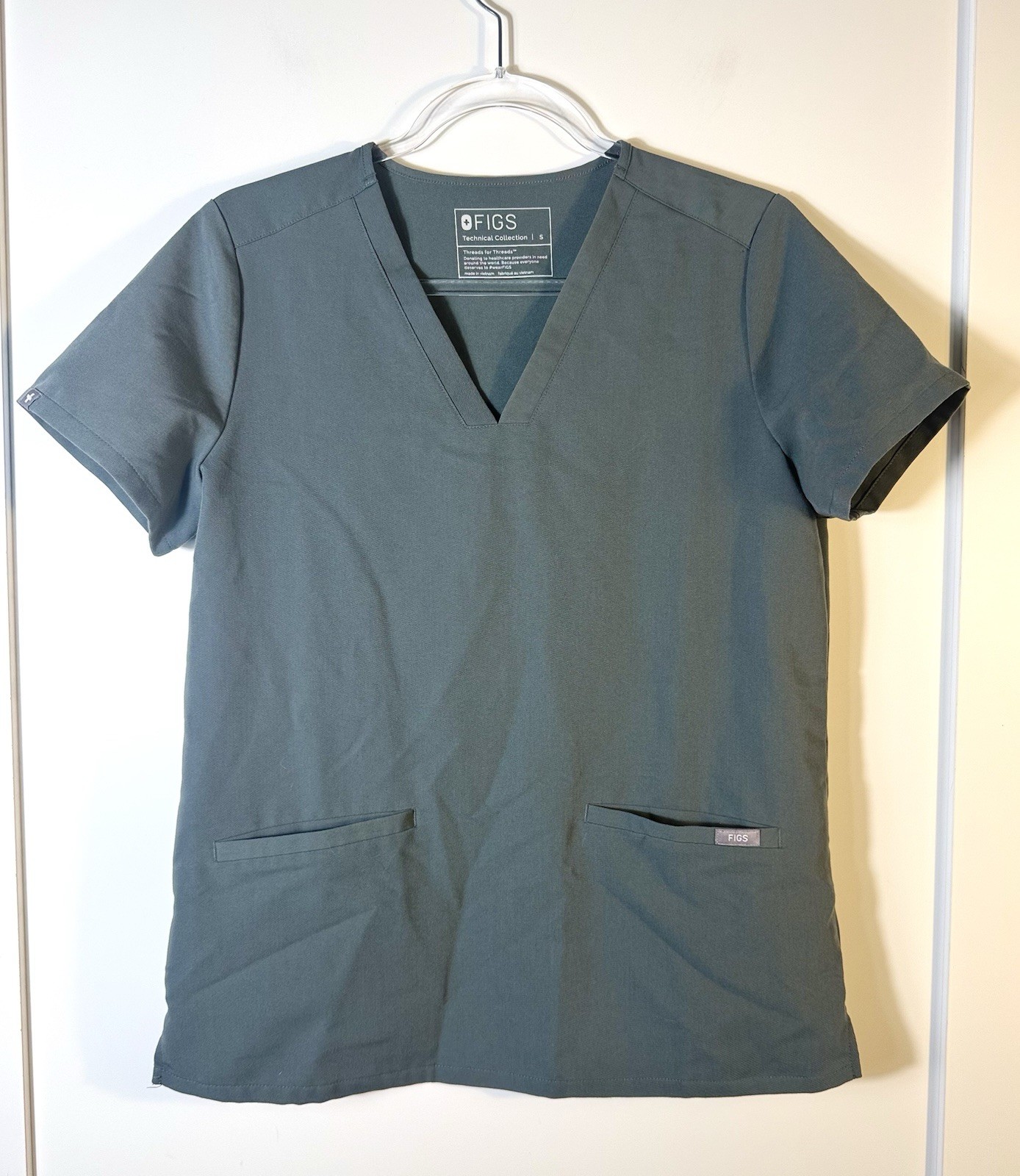 FIGS Casma Scrub Top Women S Green Gray V Neck Medical Pocket