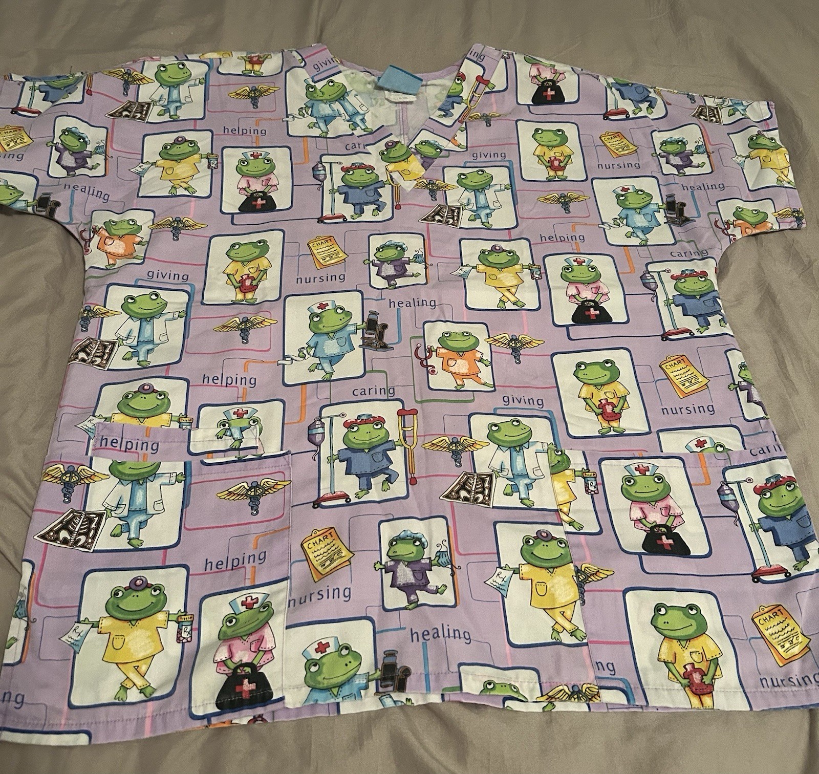 HQ Scrubs Doctors &Nurses Frogs Prints V-Neck Scrub Top Size Small