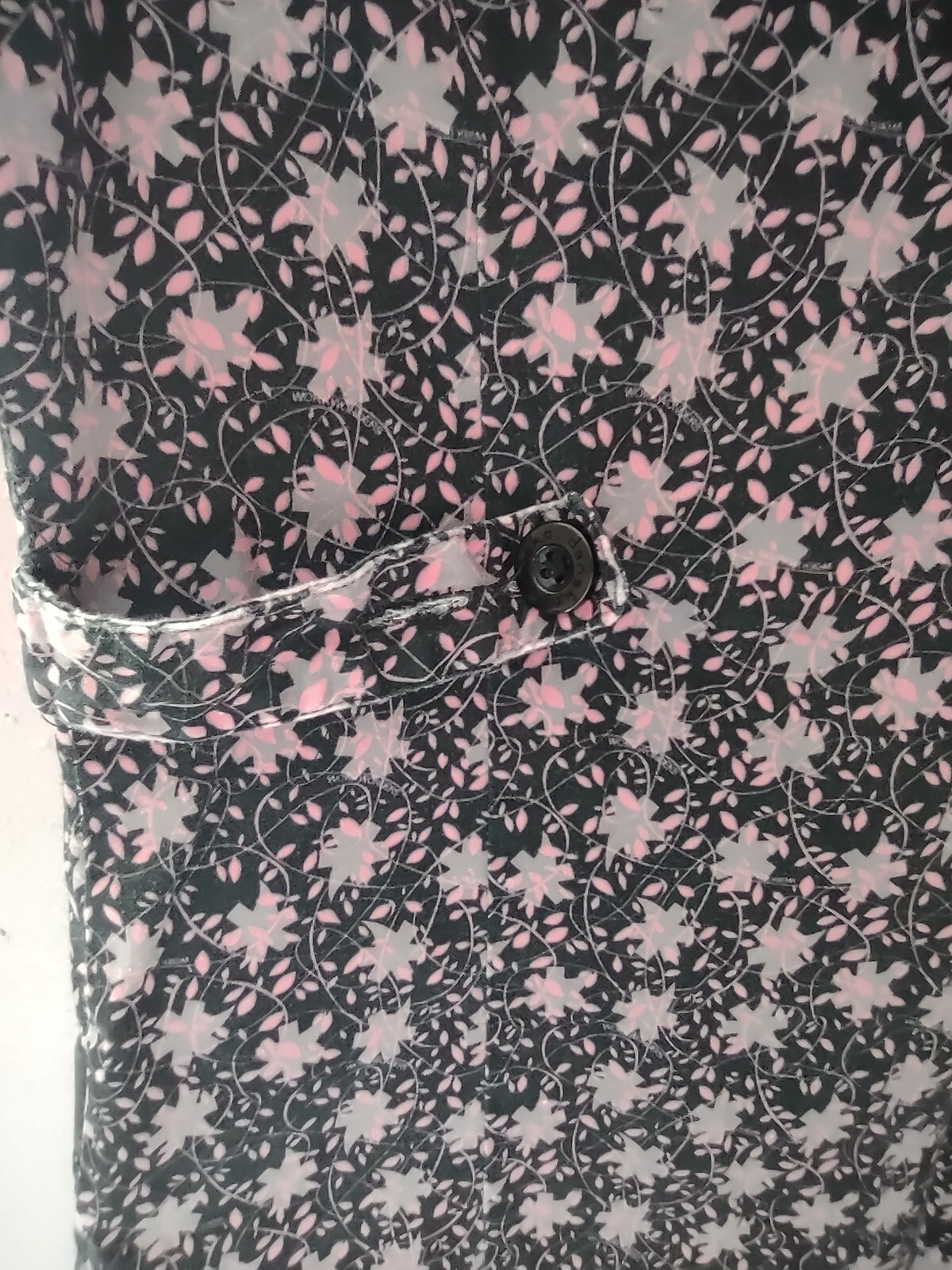 Dansko Womens Dark Floral Scrub Top Size Medium