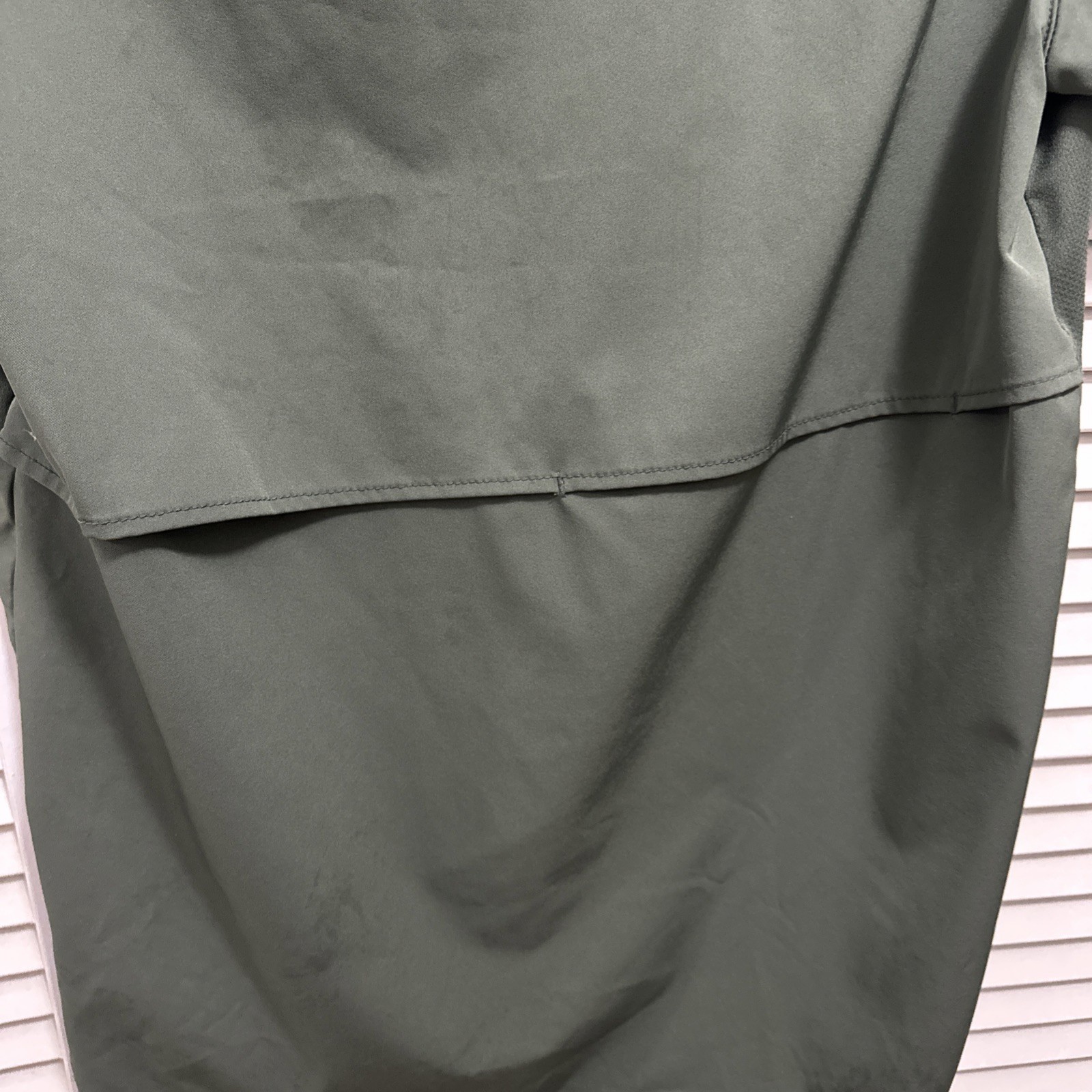 Carhartt Men’s Olive Green Pocket Scrubs Top Size Small Short Sleeve Modern Fit