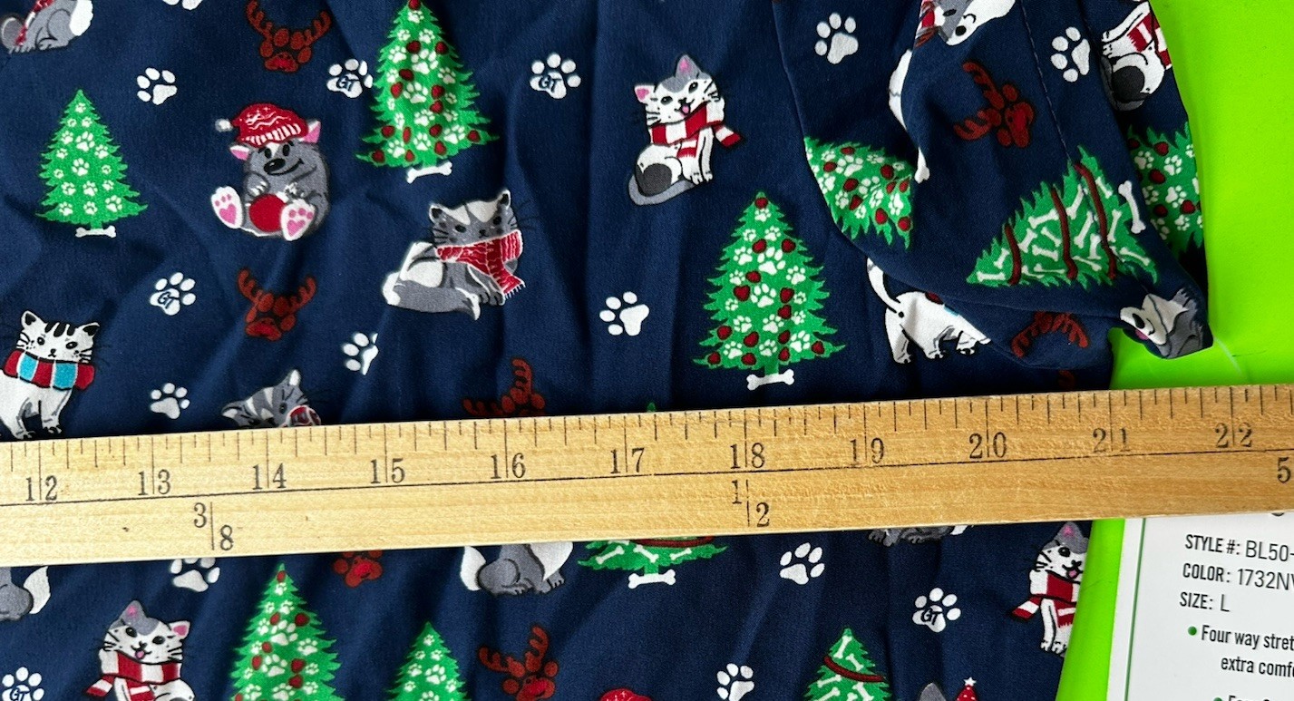 GT Performance Cats & Dogs Holiday Scrub Top Size LG NWT