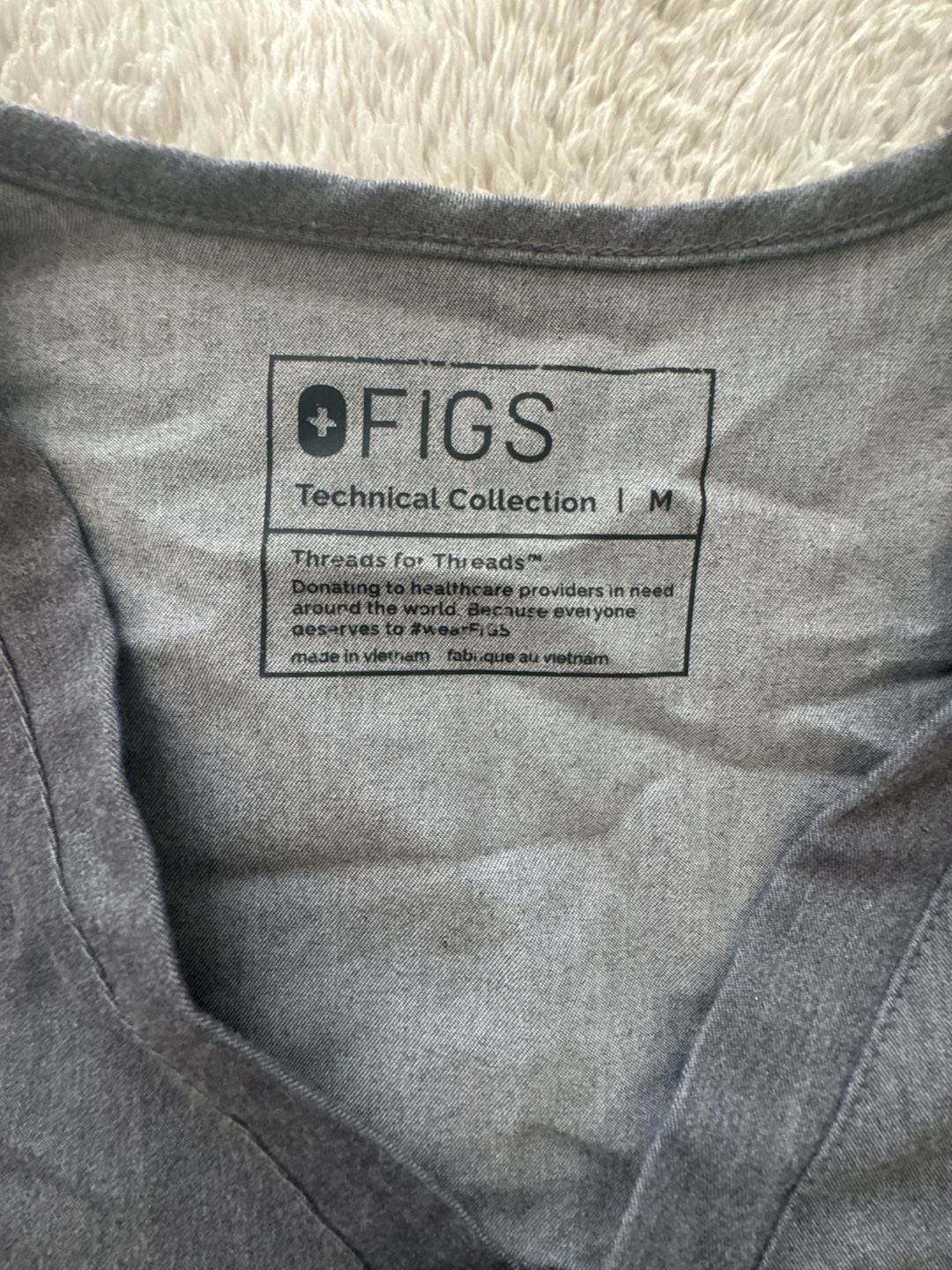 FIGS Technical Collection Catarina One-Pocket V-Neck Scrub Top Graphite Grey Med