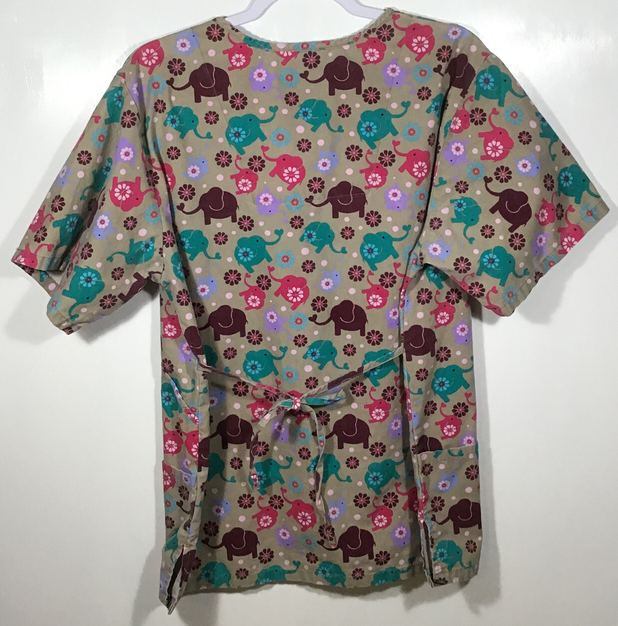 Scrubs Top womens size M Medium by The Scrub Co Elephants Flowers Dots tan brown