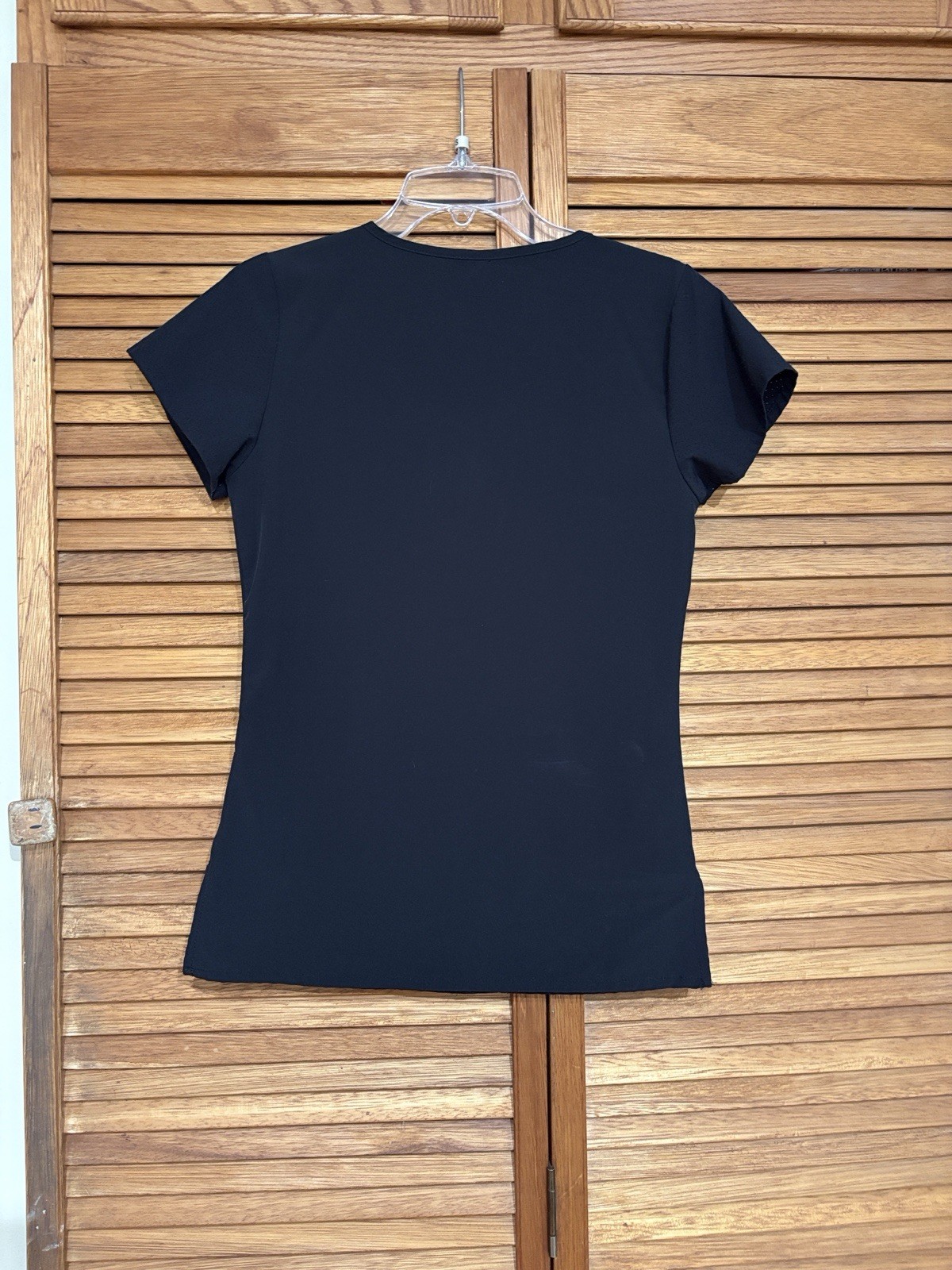 GT Performance Women’s Medical Scrub Top V-Neck w/ Pockets Solid Black XS