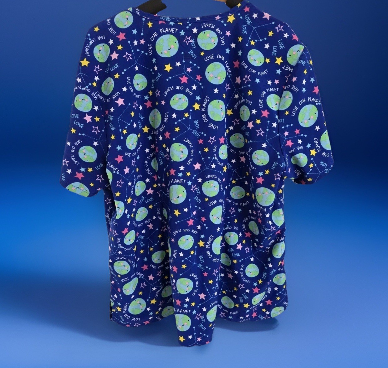 Divine Stretch Women’s Scrub Top Sz 2XL Love Our Planet Print V Neck, 3 Pockets