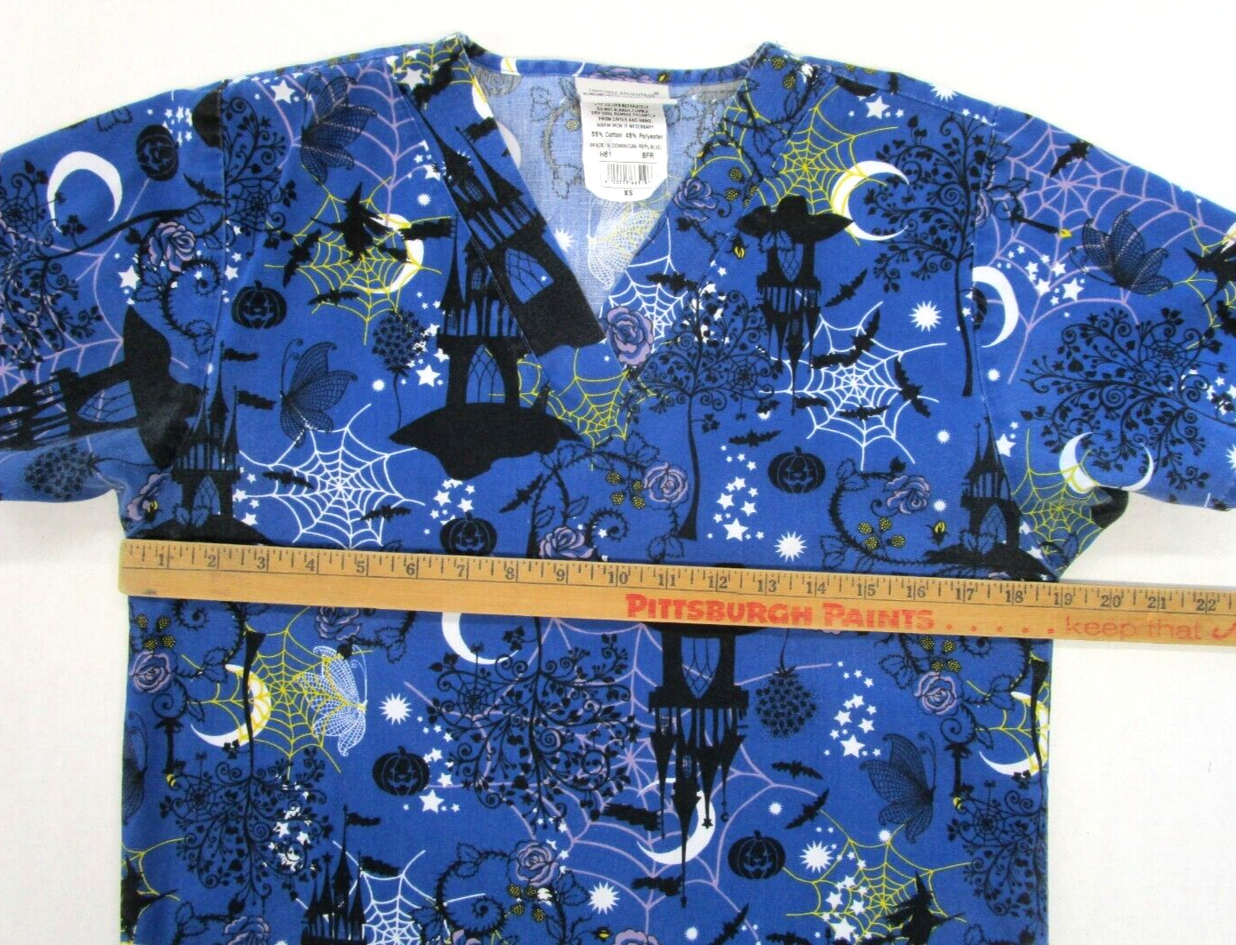 UA Scrubs Halloween Scrub Top Women Size XS Uniform Advantage Medical Dental Vet
