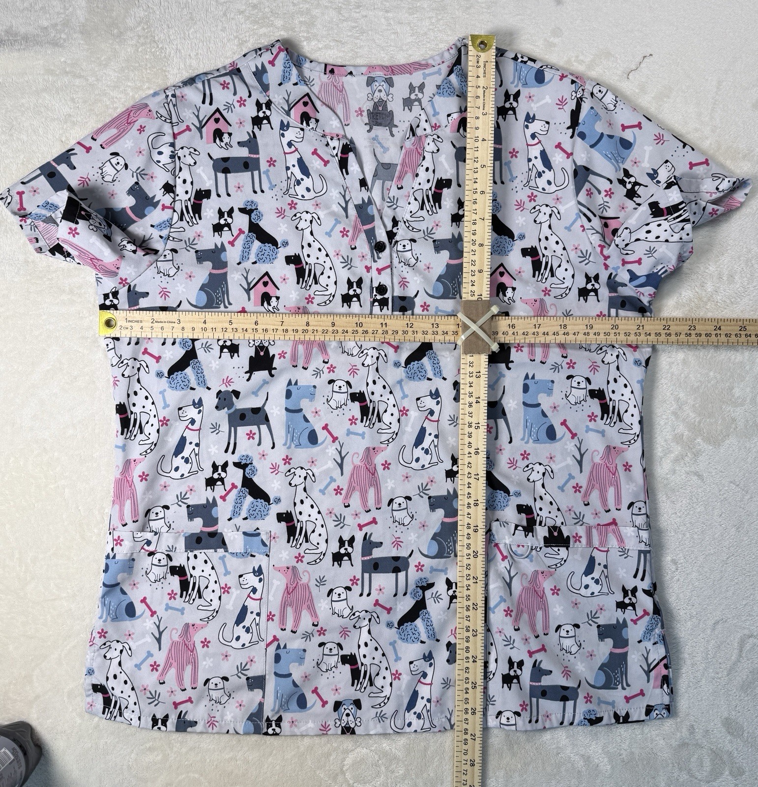 Divine Stretch Brand Scrub Top Women’s Small Dog Pattern