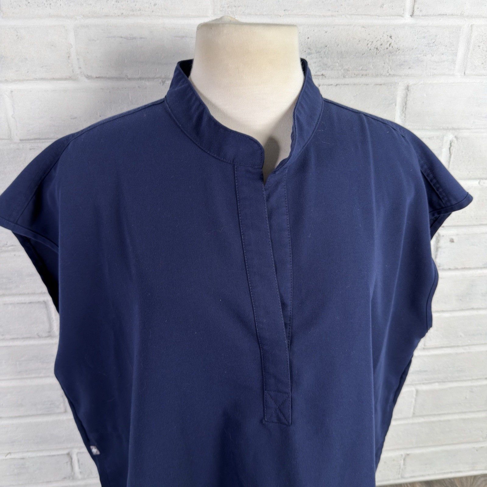 Figs Rafaela Oversized Scrub Top Womens Size 2XL Navy Blue Medical Sleeveless