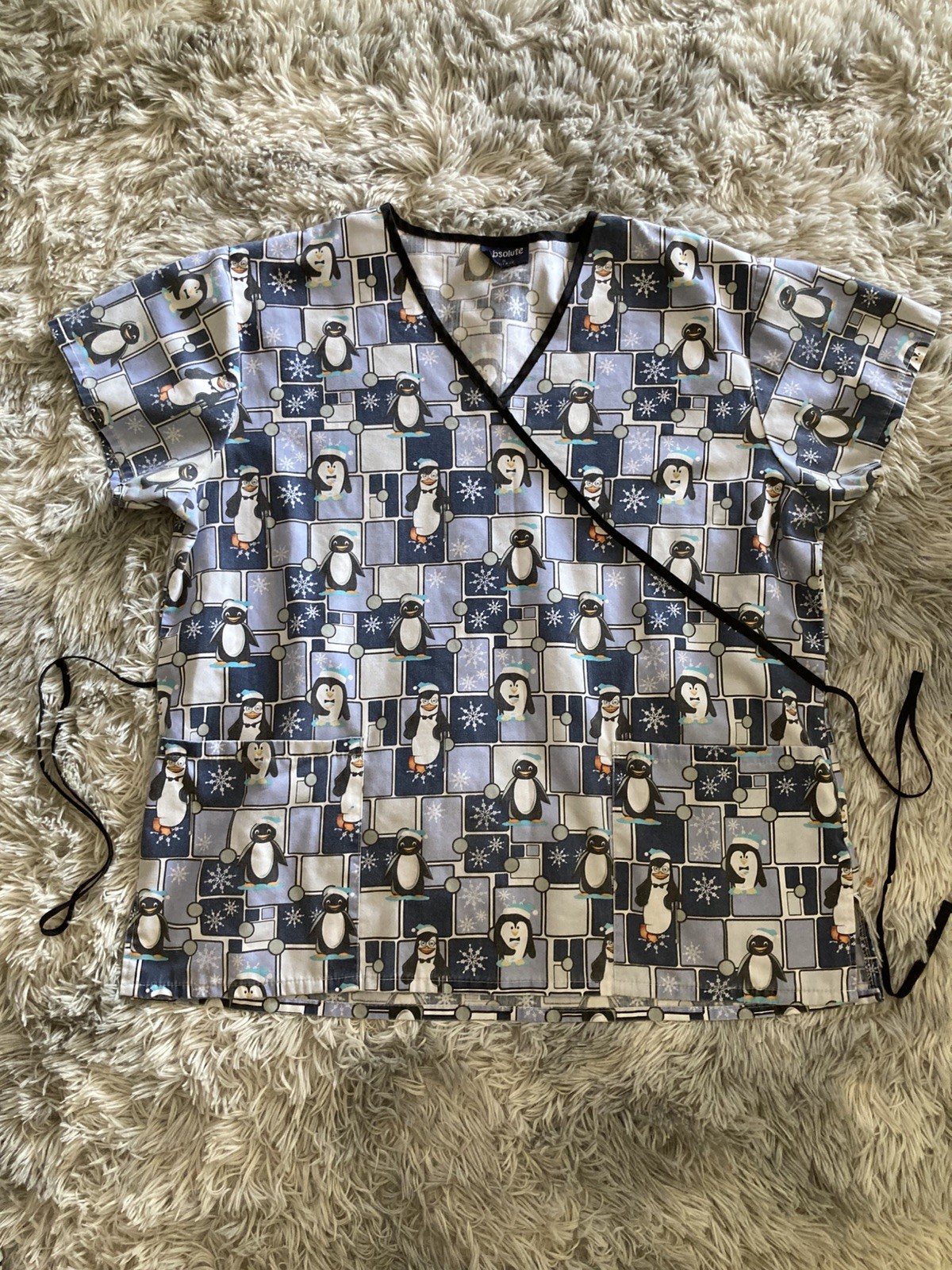 Absolute Women’s Scrub Top Blue Penguins Snowflakes Winter Size XL