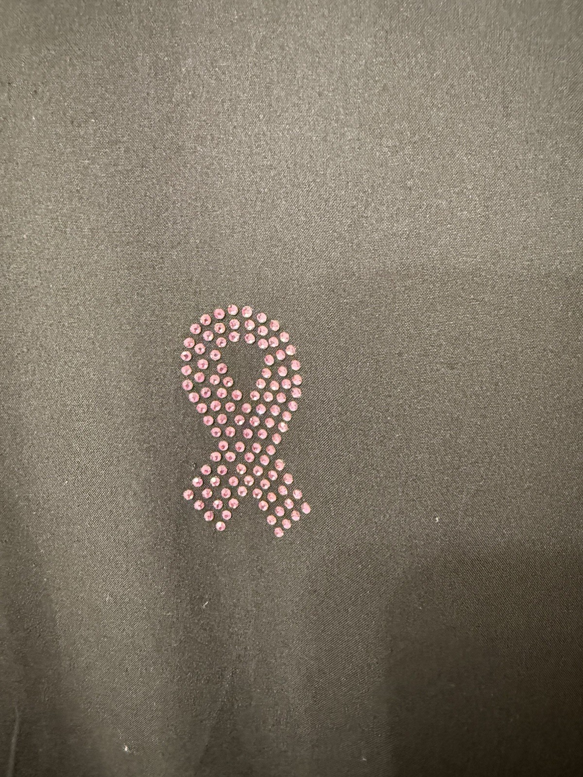 NWOT GT PERFORMANCE sz L Black Scrub Top * Pink Rhinestone Breast Cancer Ribbon