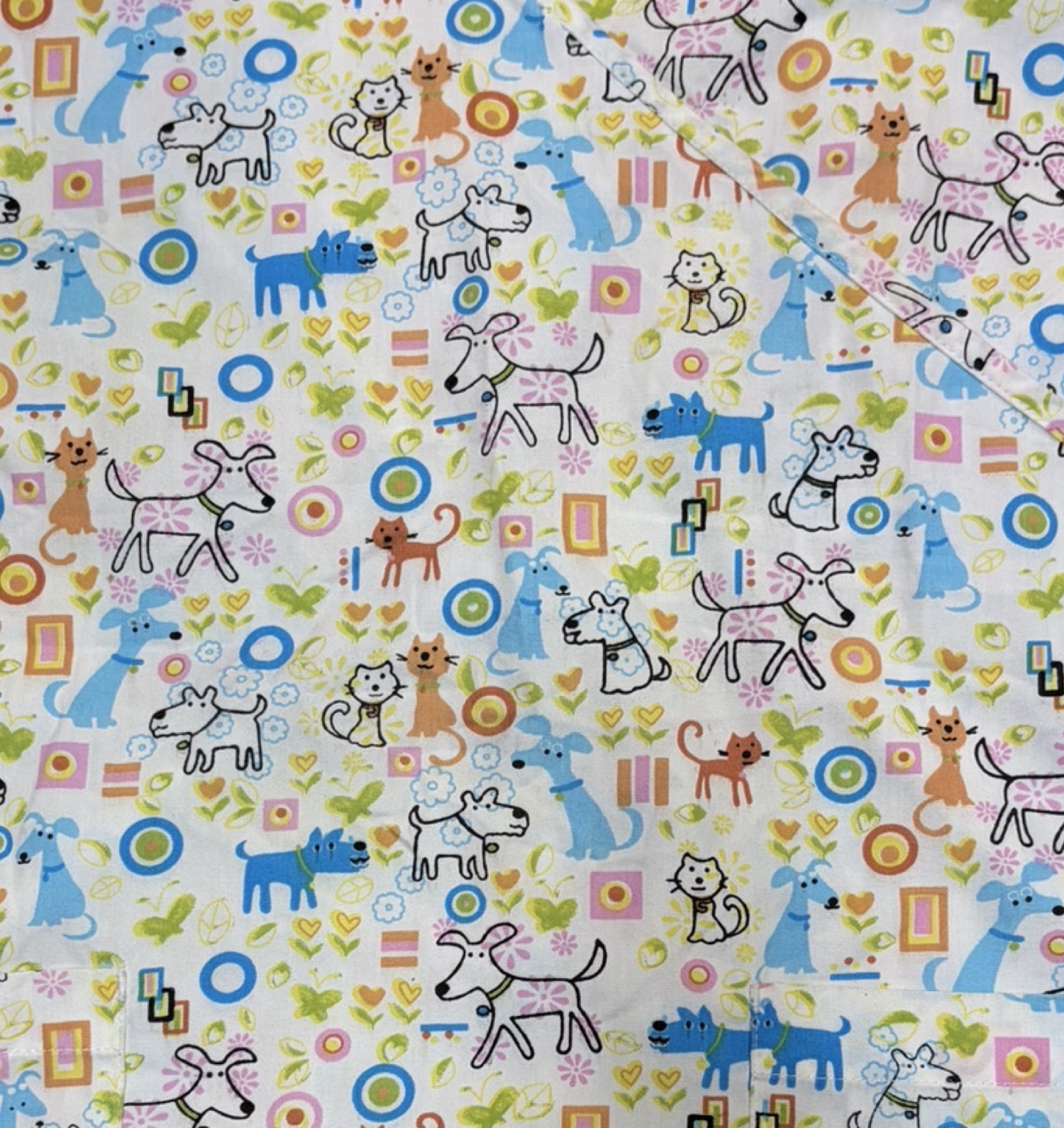 Women’s Plus 2XL V-Neck Short Sleeve Cats and Dogs Print Smocked Top Scrubs