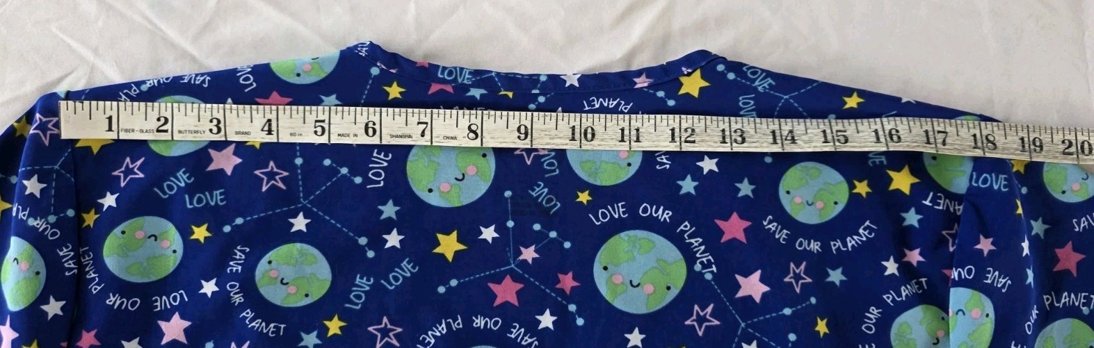 Divine Stretch Women’s Scrub Top Sz 2XL Love Our Planet Print V Neck, 3 Pockets