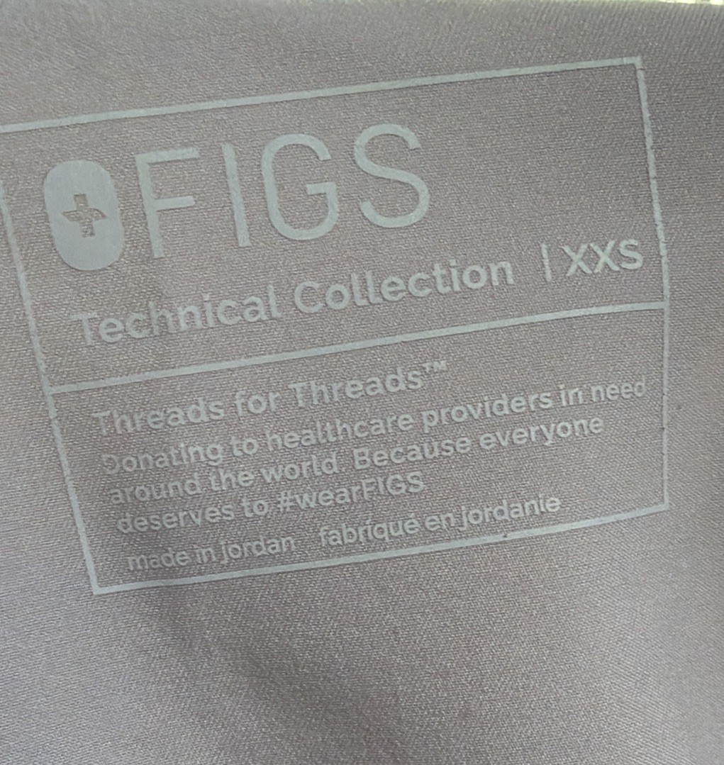 FIGS Technical Collection Women’s XXS/P Light Grey Scrub Set (Top & Pants)