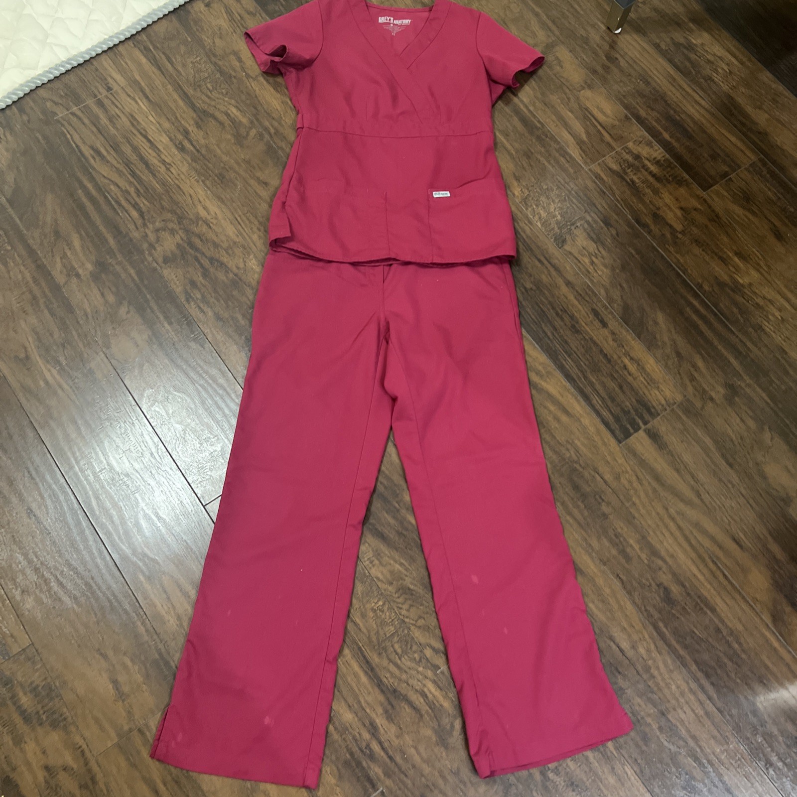 Women’s Grey’s Anatomy Scrub Set Sz X-SMALL Petite Burgundy Color W/pants Set
