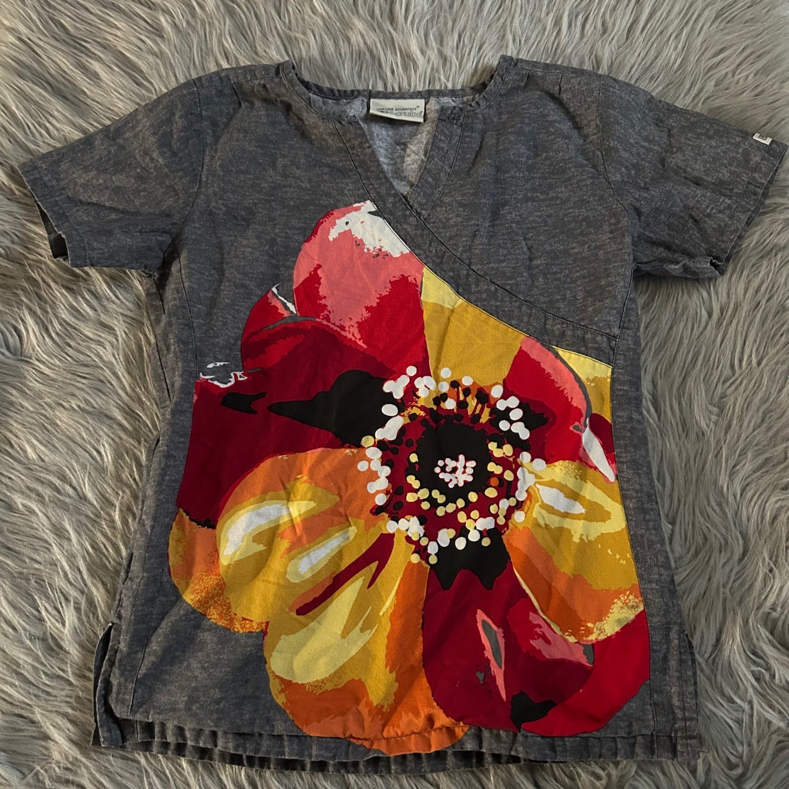 UA Scrubs Scrub Top Womens Gray Flower Short Sleeve Work Shirt